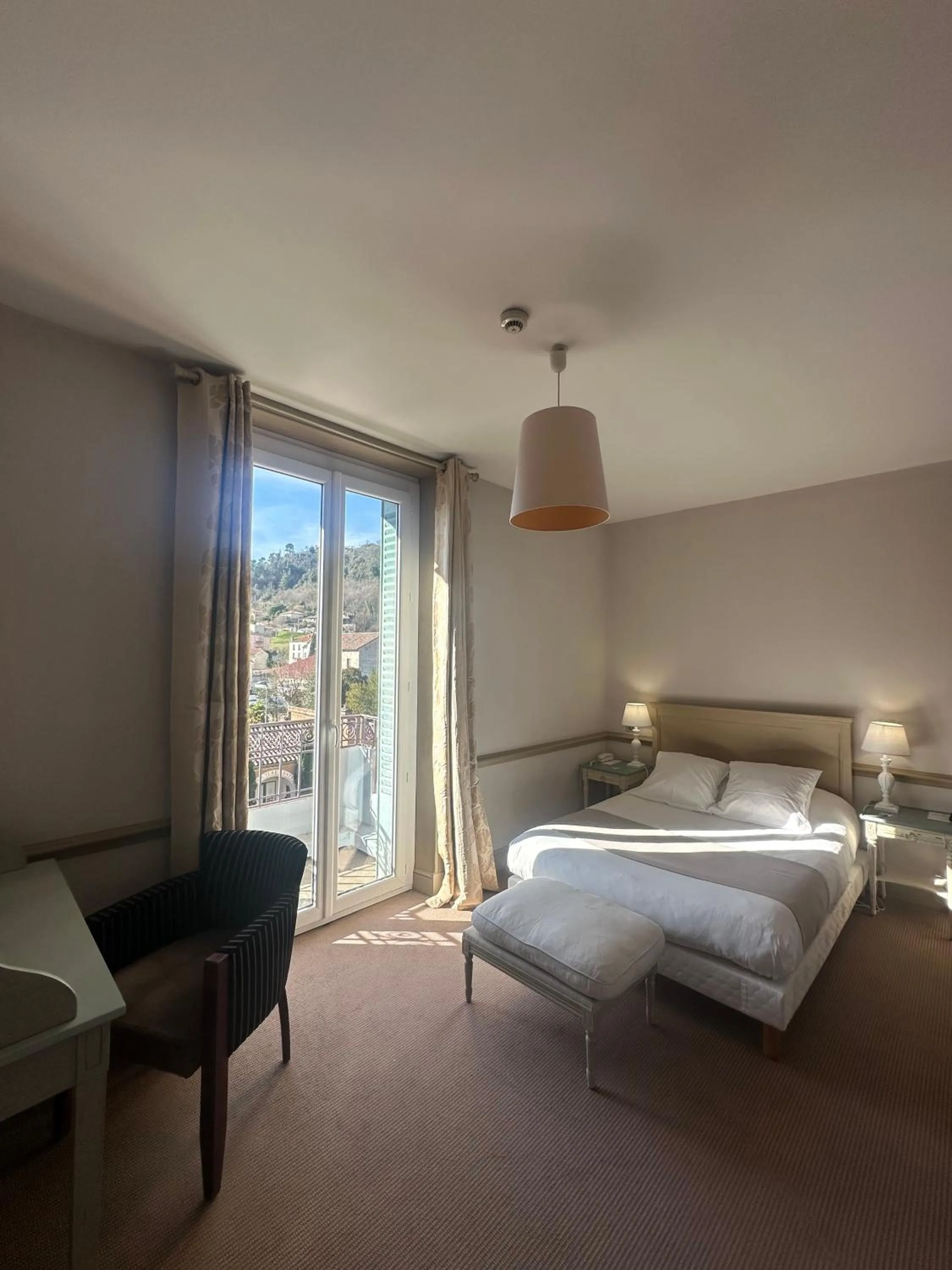 Bedroom, Bed in Hôtel Helvie - Teritoria