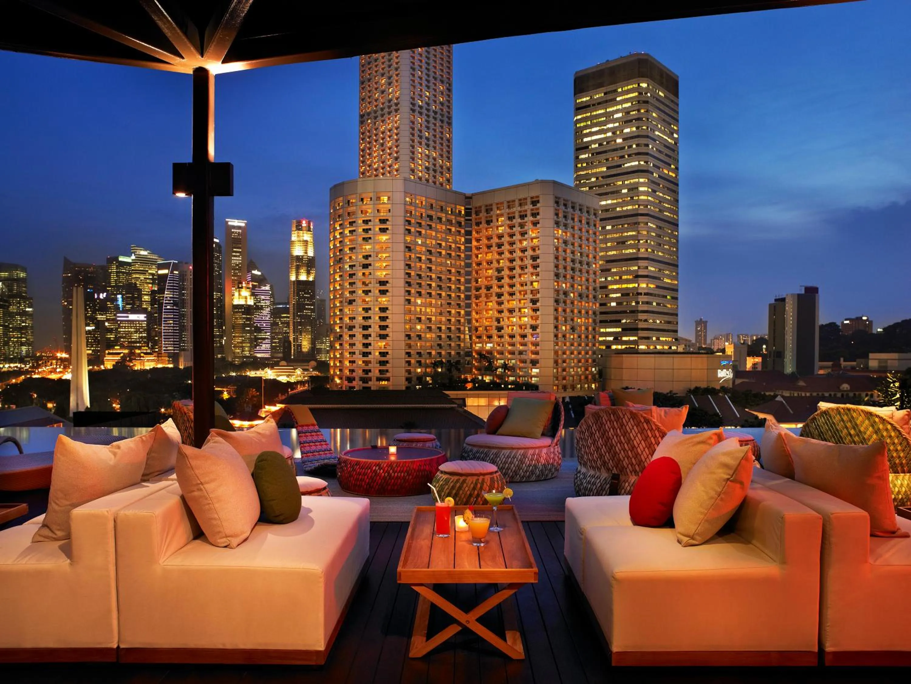 Lounge or bar in Naumi Hotel Singapore