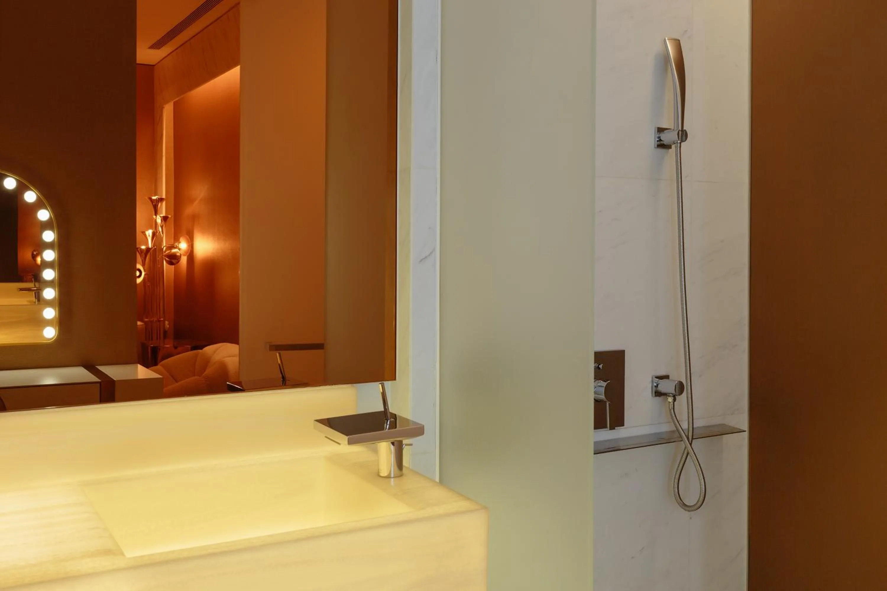 Shower in Naumi Hotel Singapore