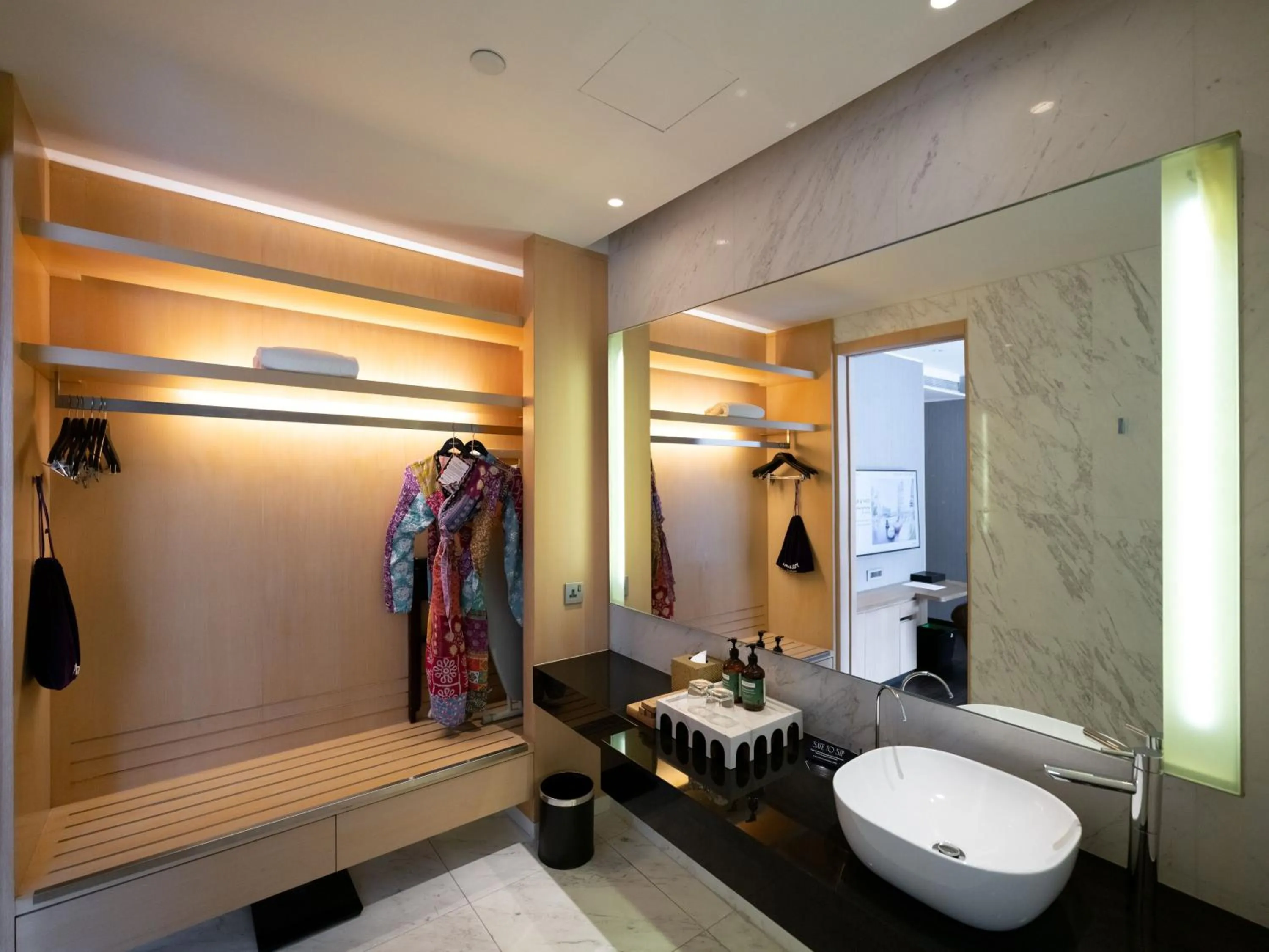 Bathroom in Naumi Hotel Singapore