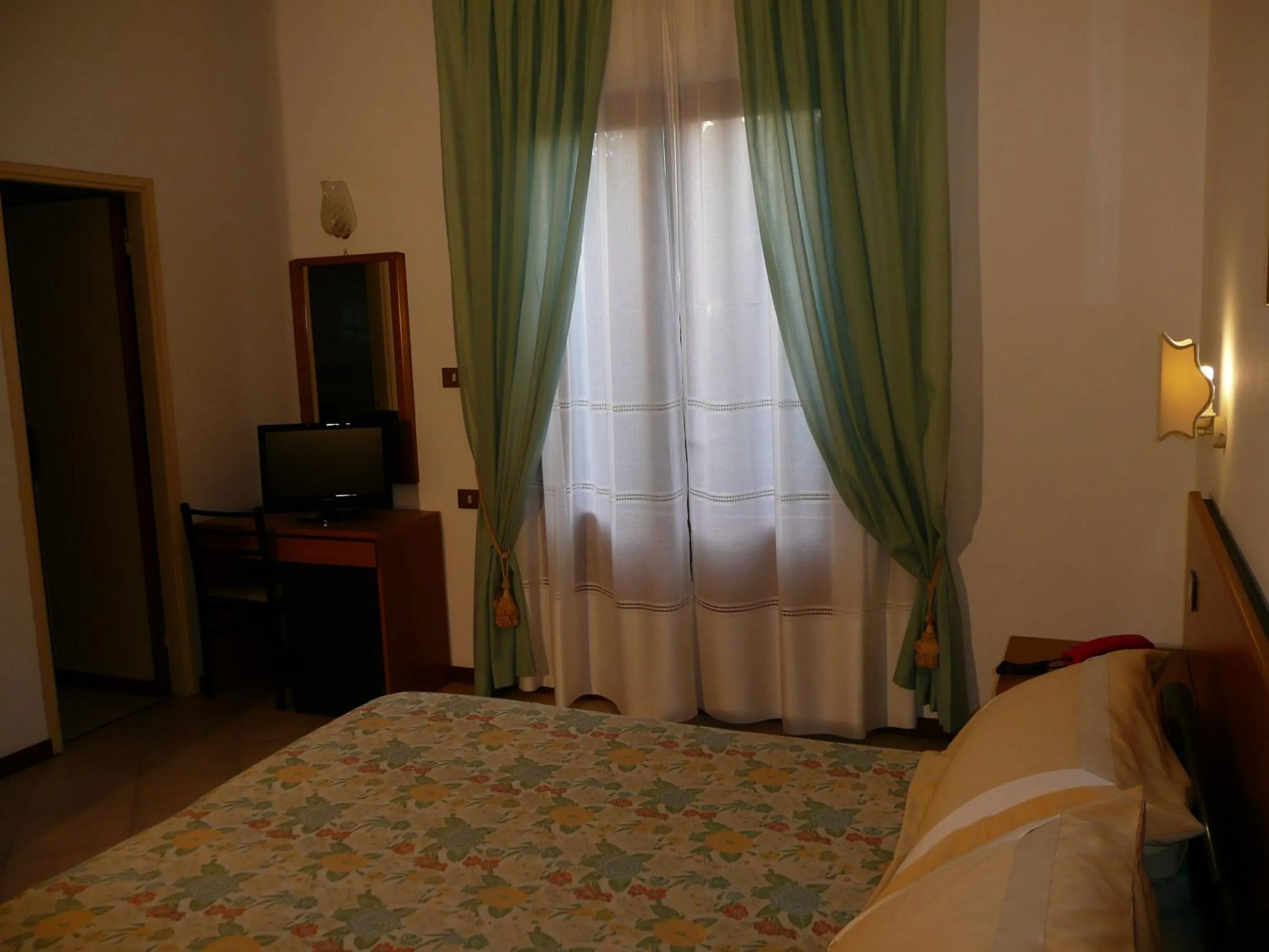 Bedroom in Hotel Astor Victoria