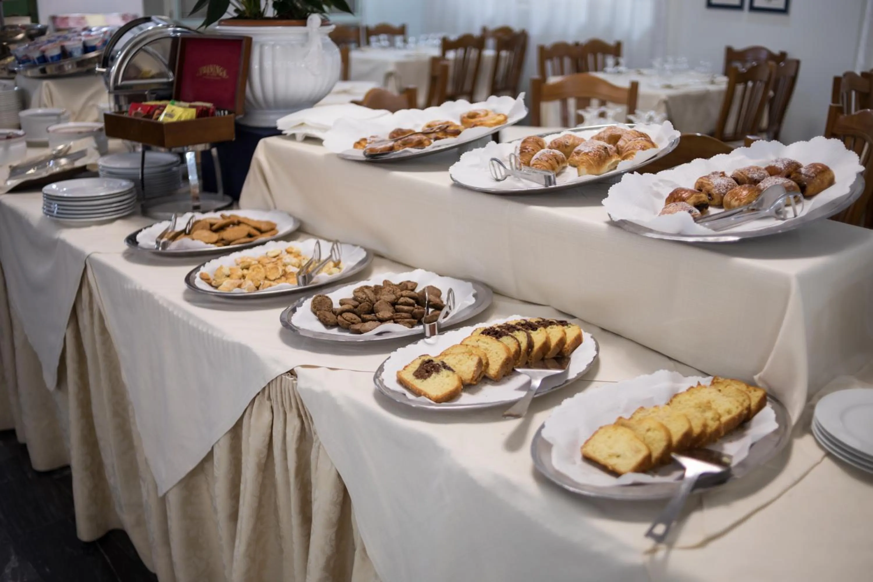 Breakfast in Hotel Astor Victoria