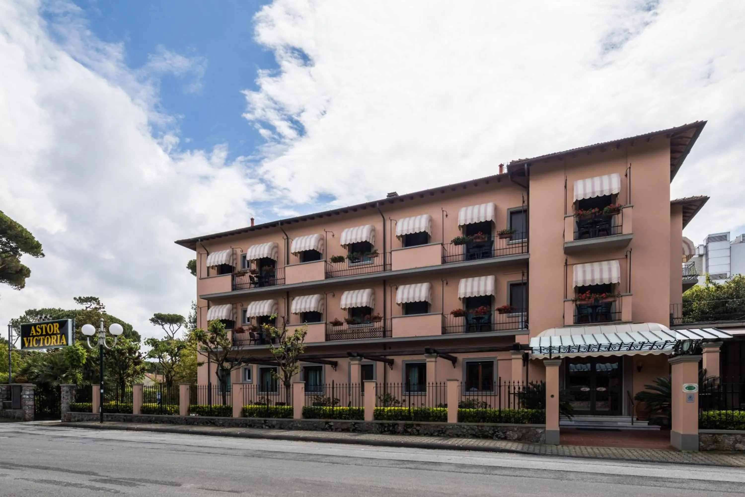 Facade/entrance in Hotel Astor Victoria