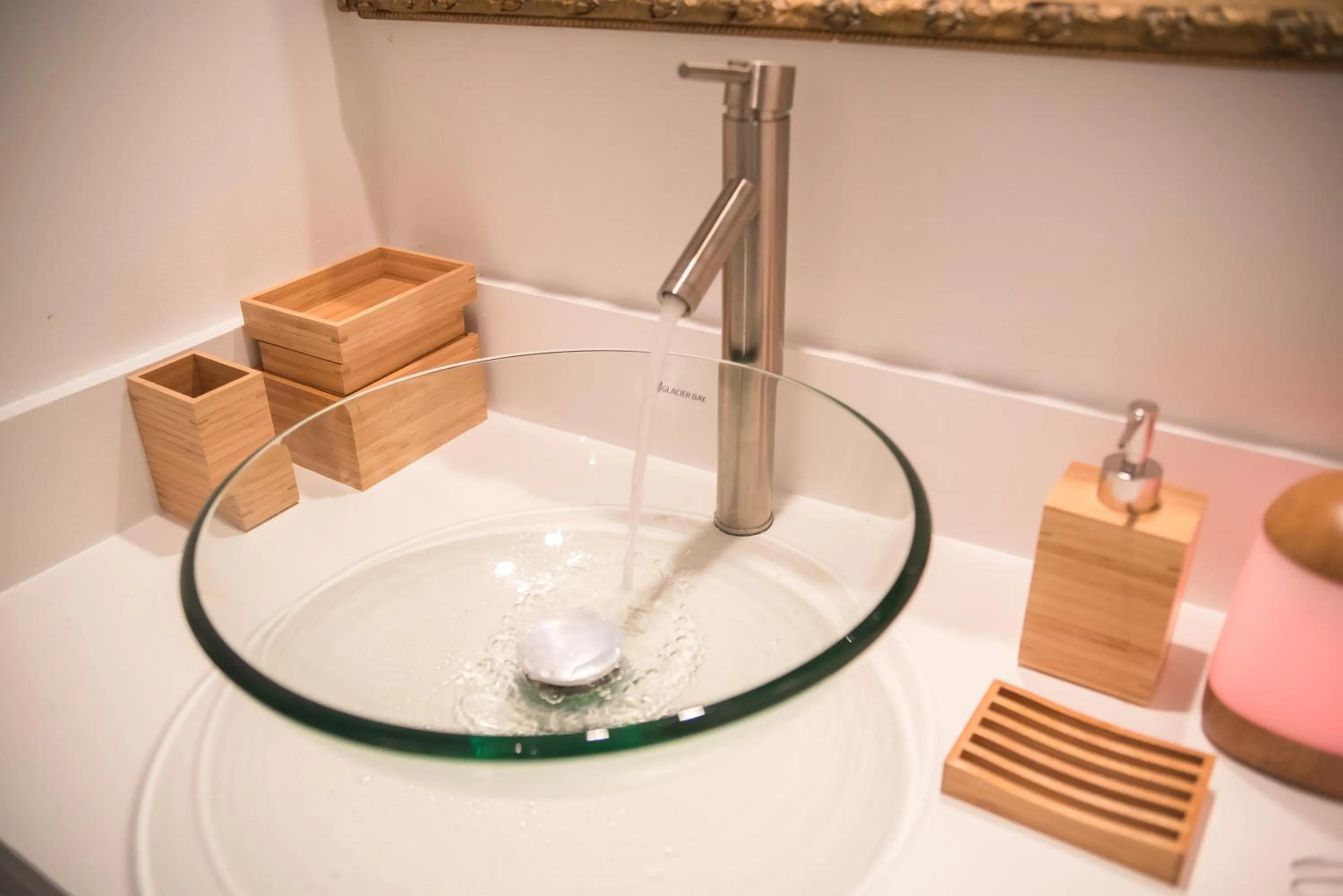 Bathroom in Downtown Memphis Shellcrest Apartments