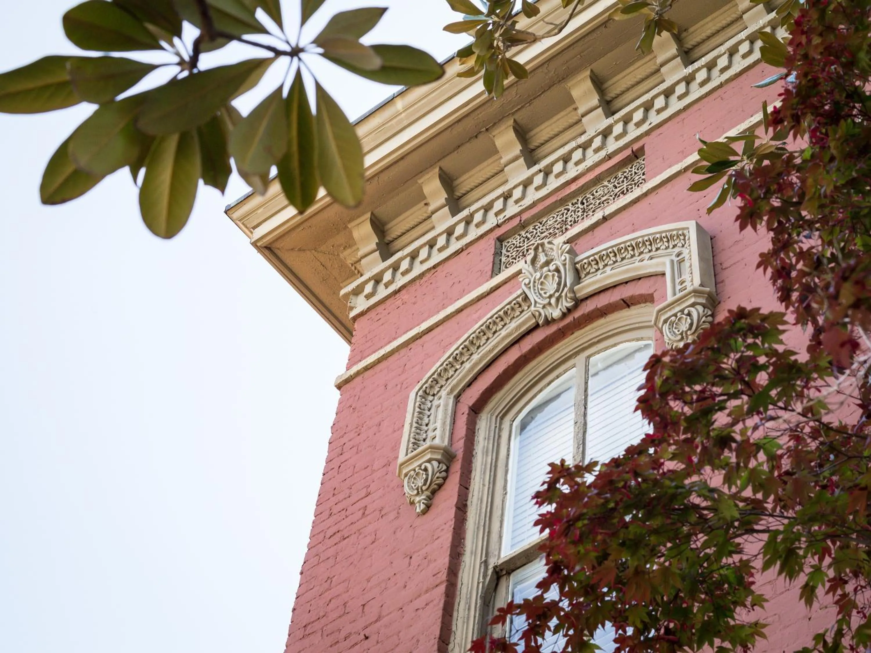 Facade/entrance in Downtown Memphis Shellcrest Apartments