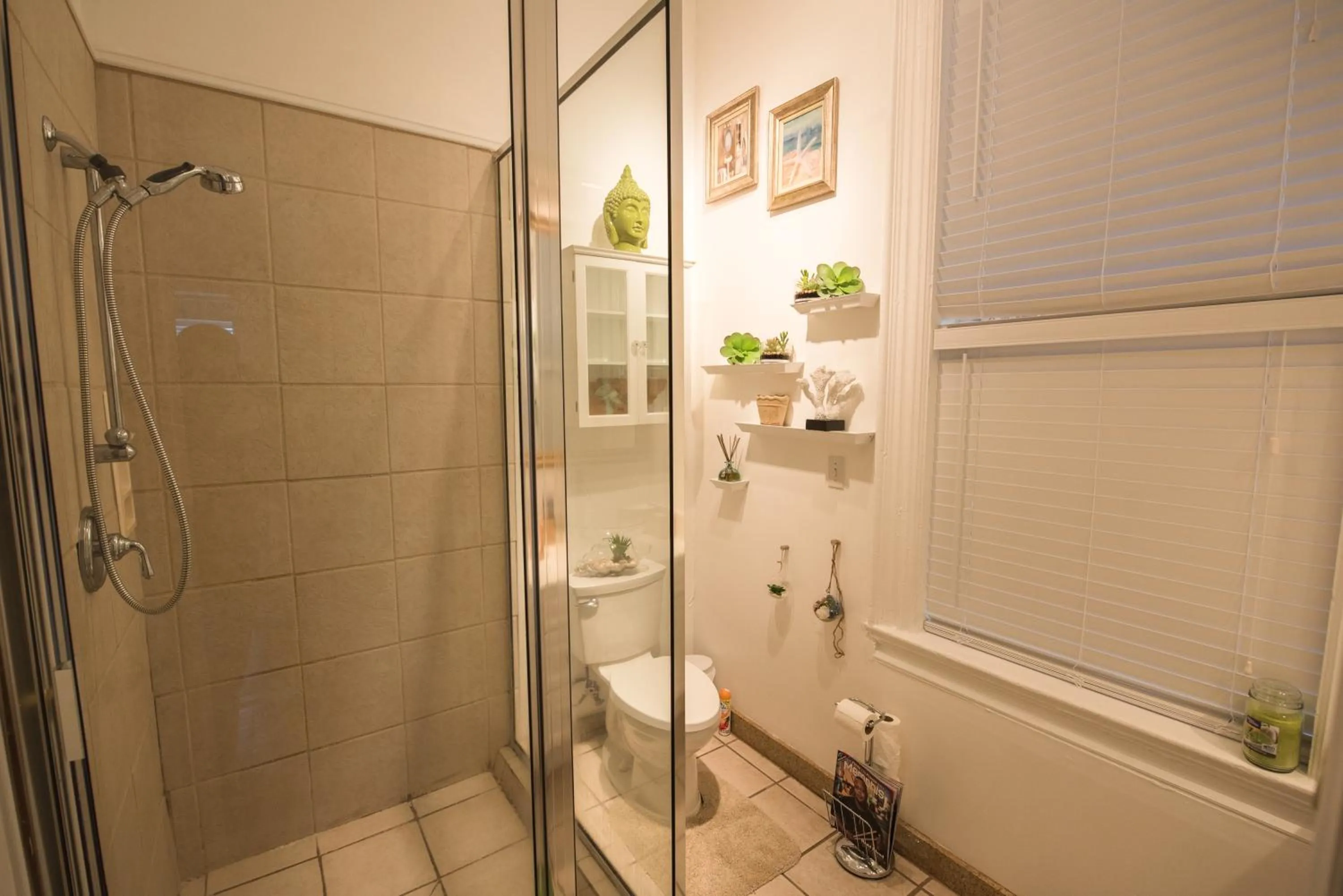 Public Bath in Downtown Memphis Shellcrest Apartments