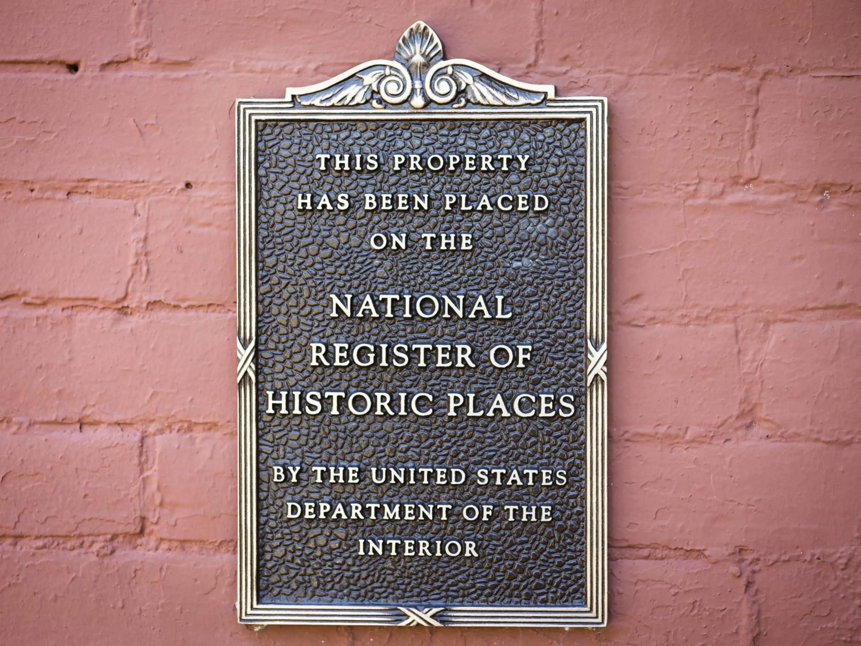 Facade/entrance in Downtown Memphis Shellcrest Apartments