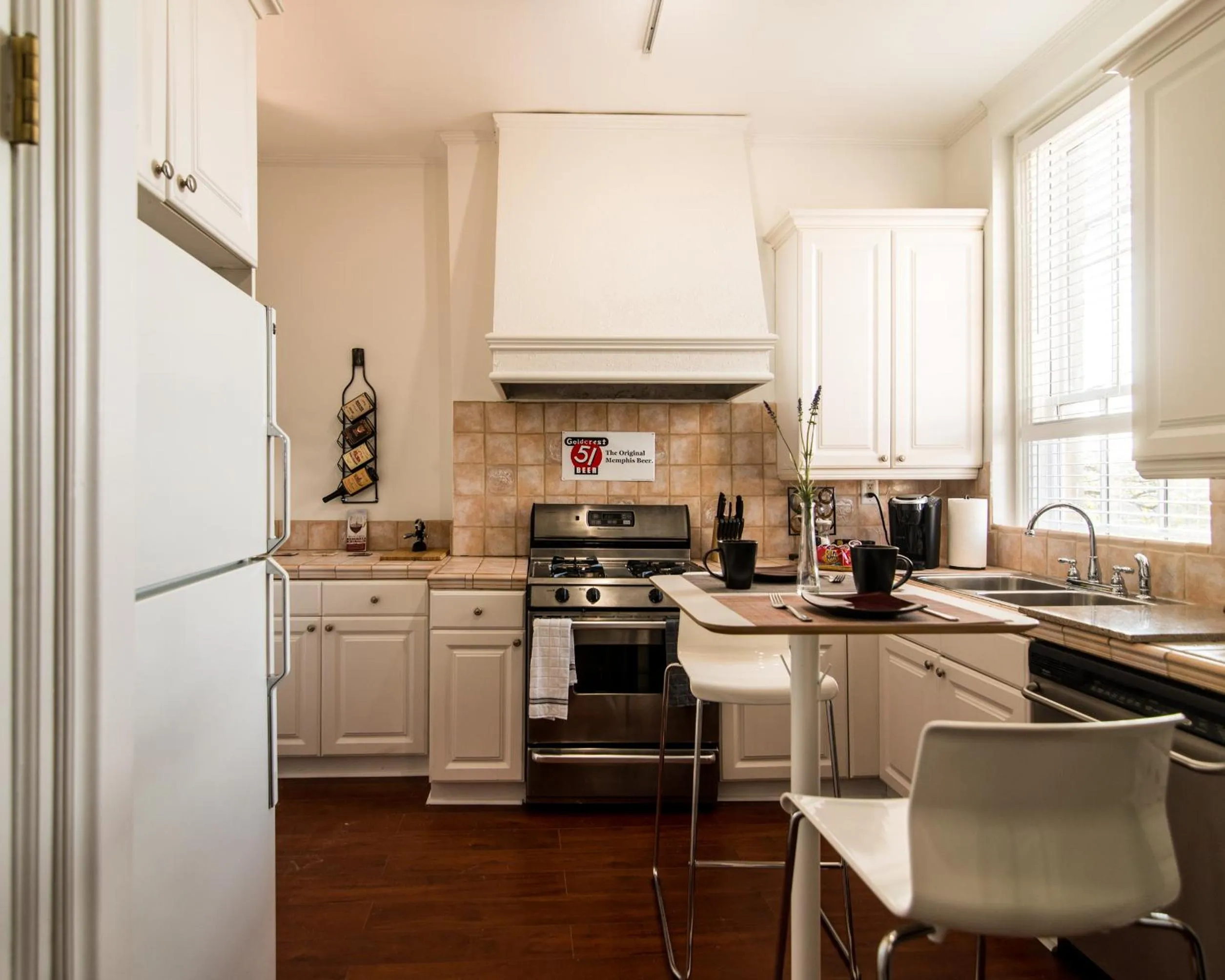 Coffee/tea facilities in Downtown Memphis Shellcrest Apartments