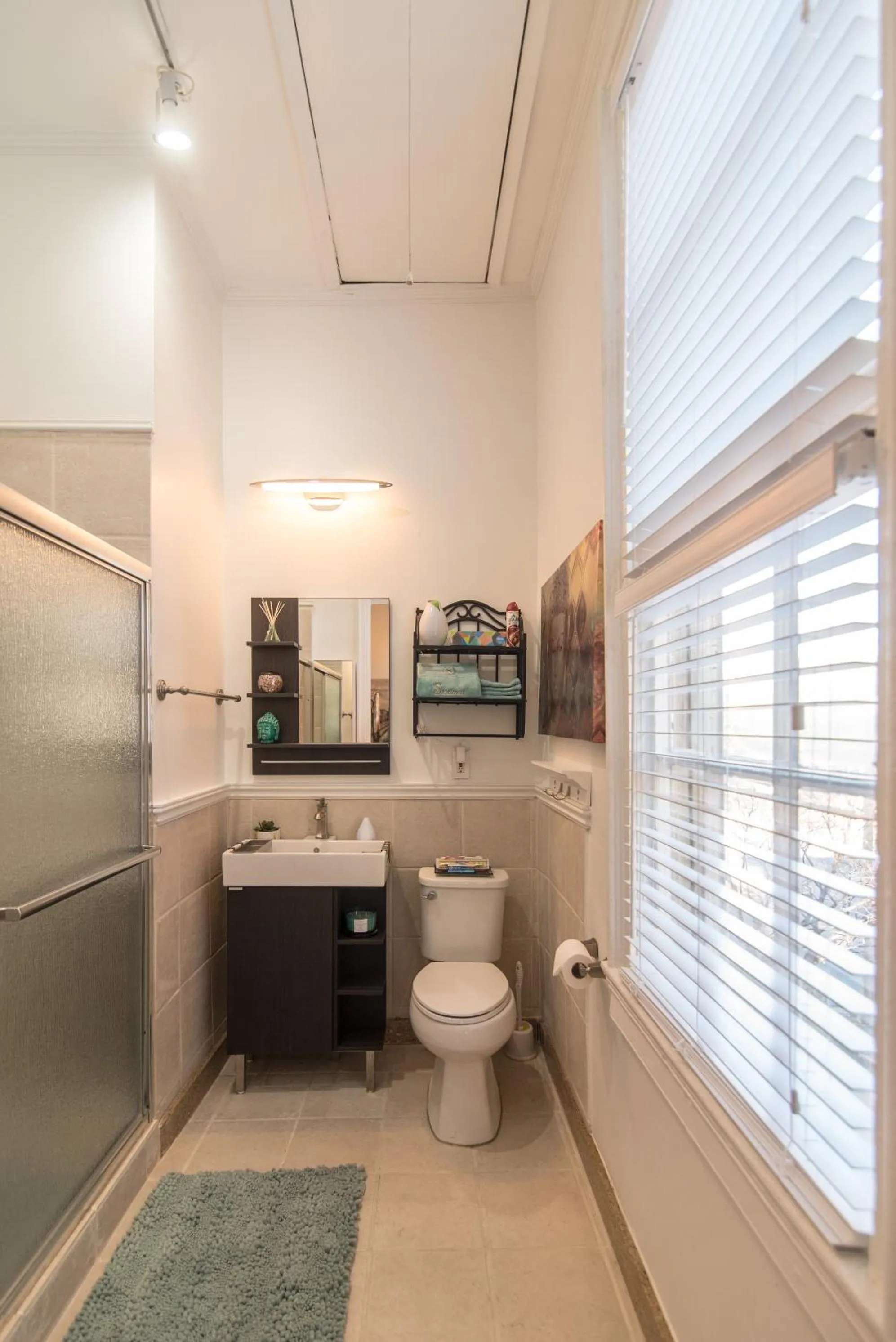 Shower in Downtown Memphis Shellcrest Apartments