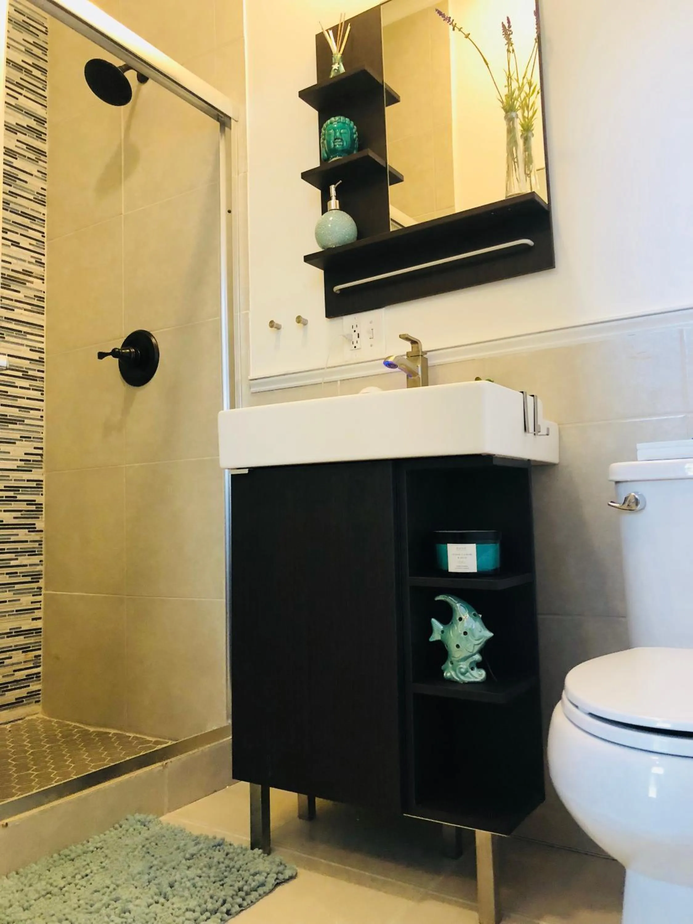 Shower in Downtown Memphis Shellcrest Apartments