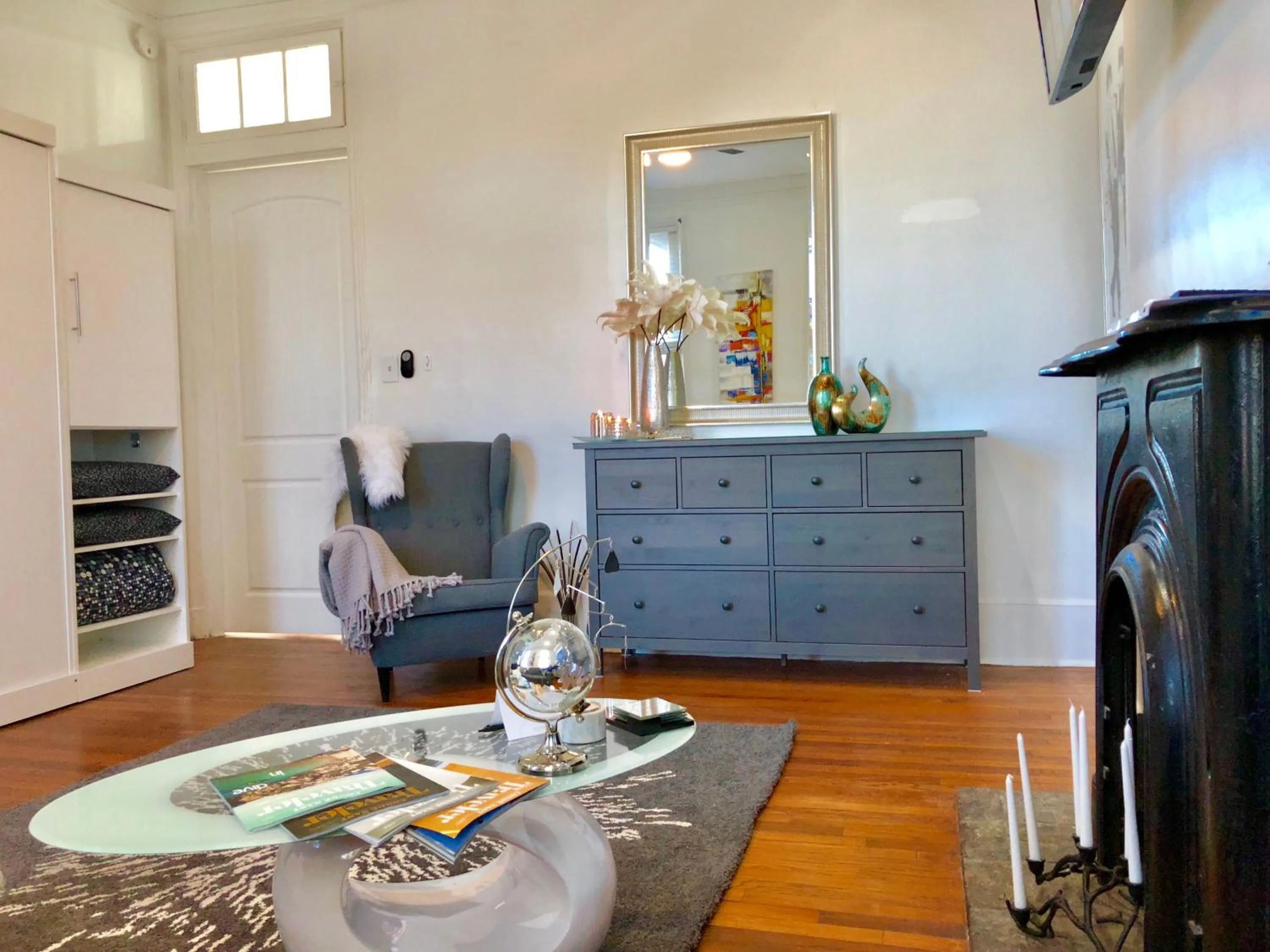 Seating area in Downtown Memphis Shellcrest Apartments