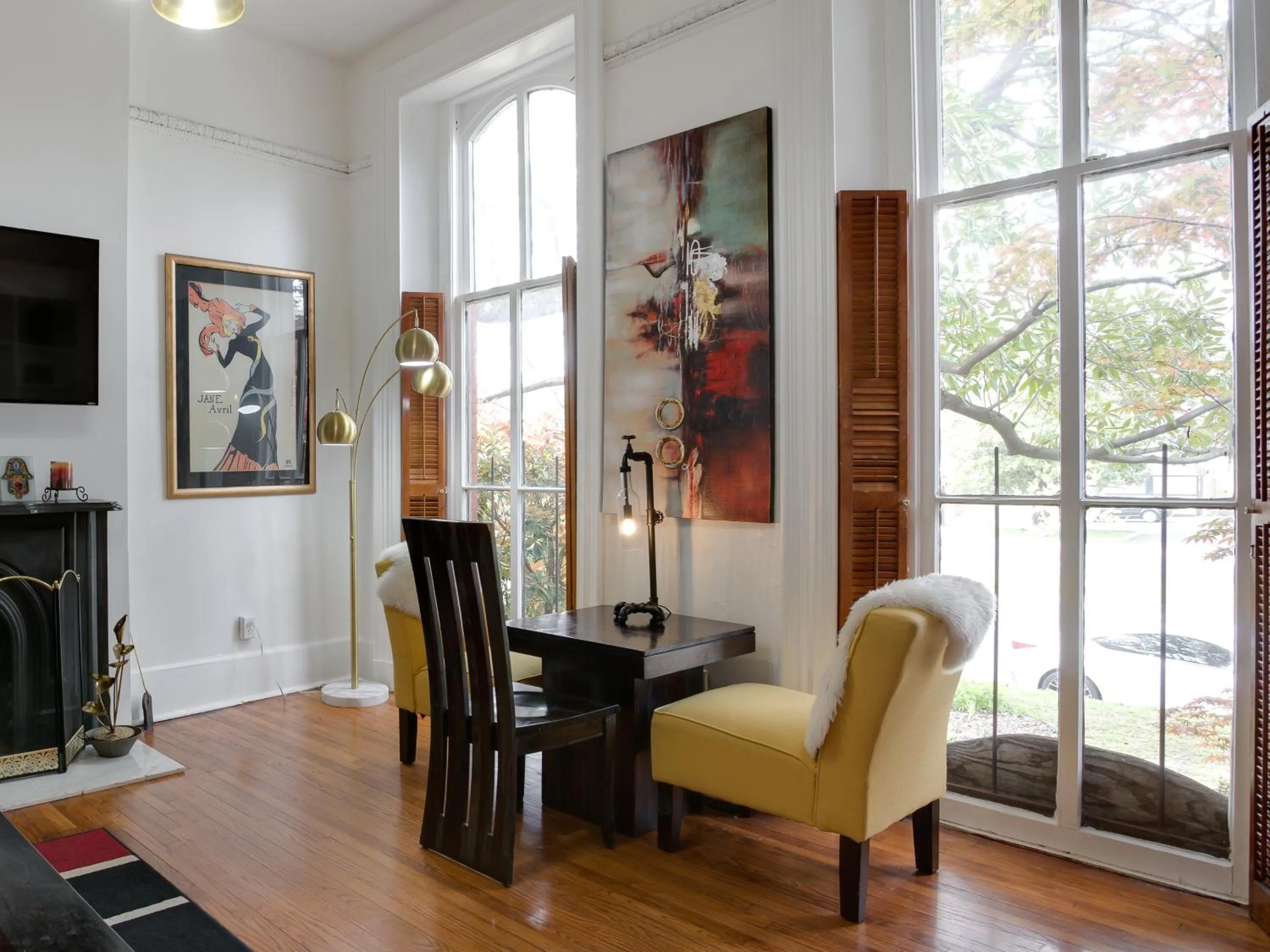 Library in Downtown Memphis Shellcrest Apartments