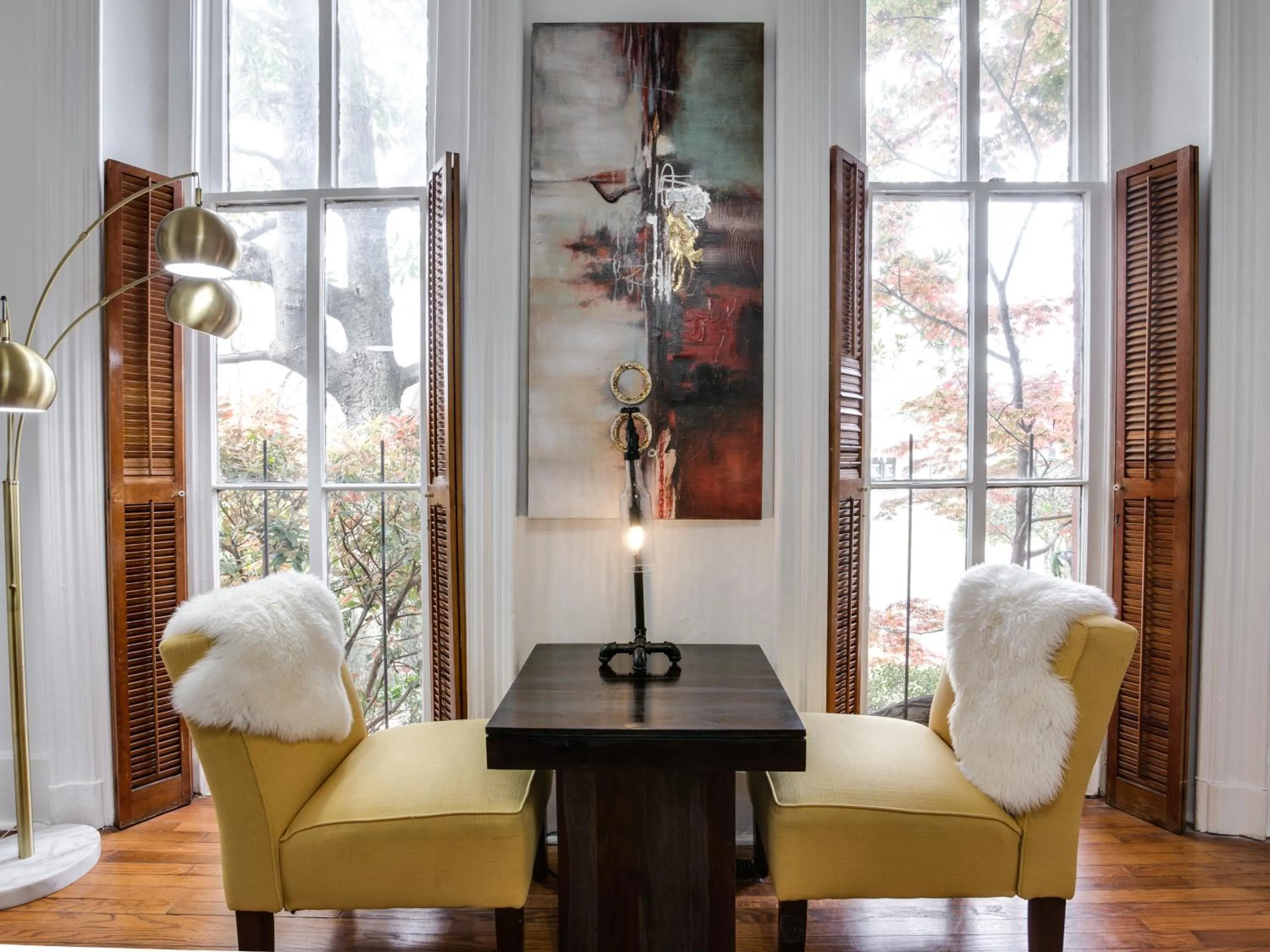 Library in Downtown Memphis Shellcrest Apartments