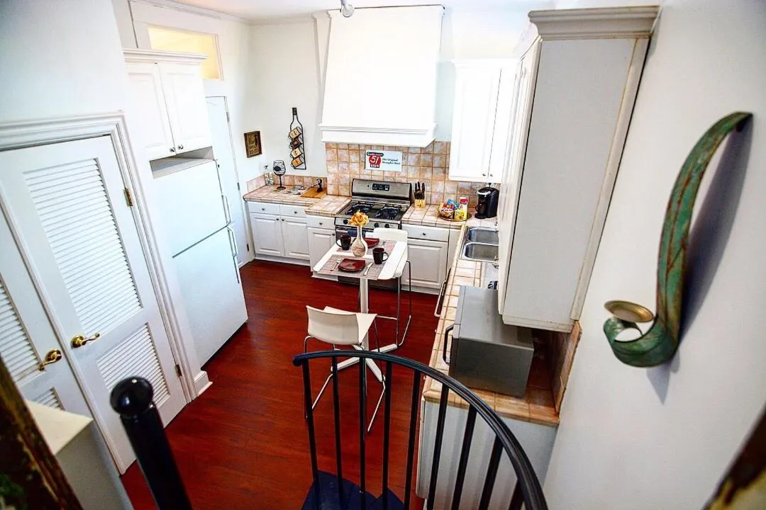 Kitchen or kitchenette in Downtown Memphis Shellcrest Apartments