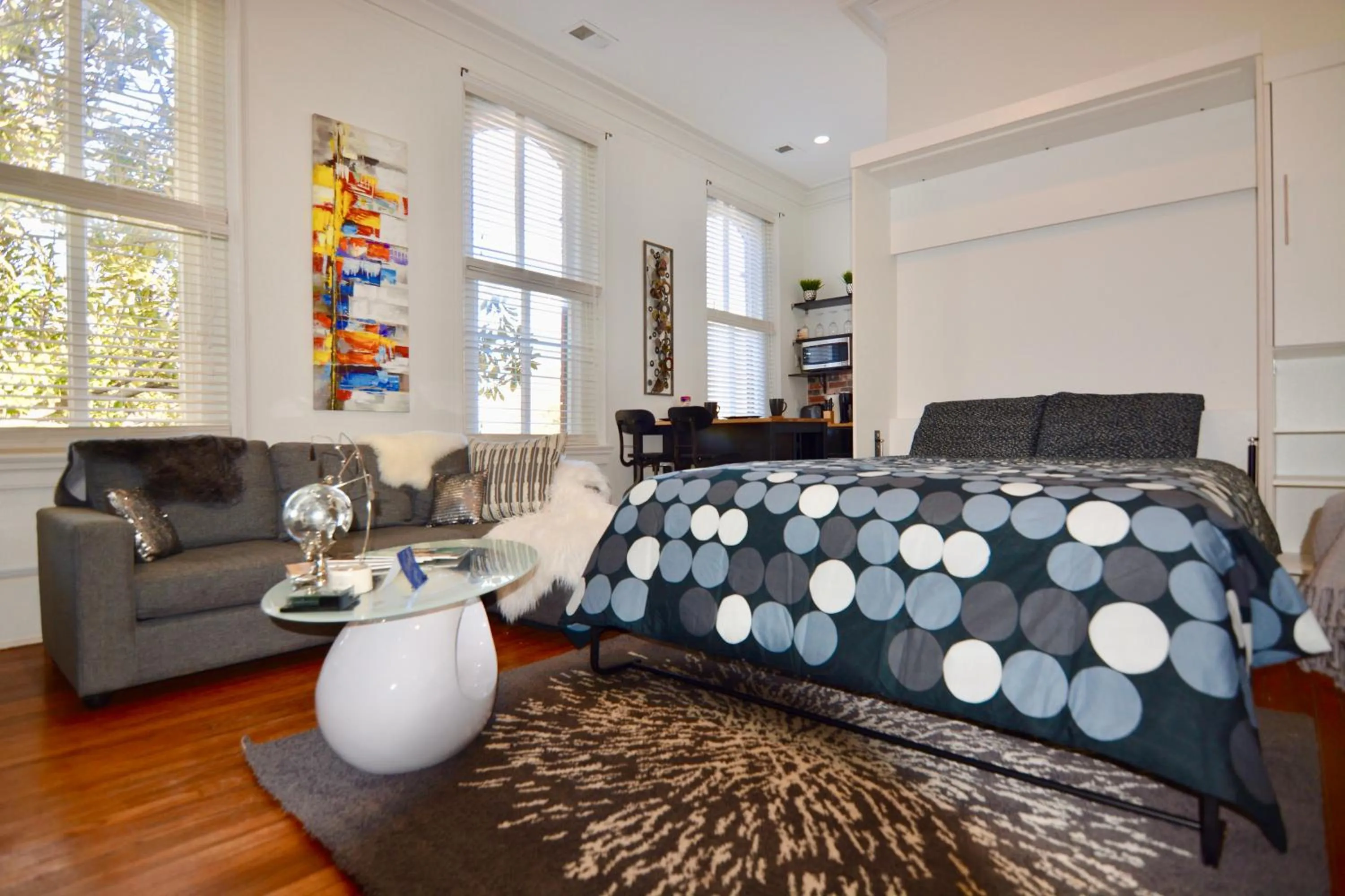 Bed in Downtown Memphis Shellcrest Apartments