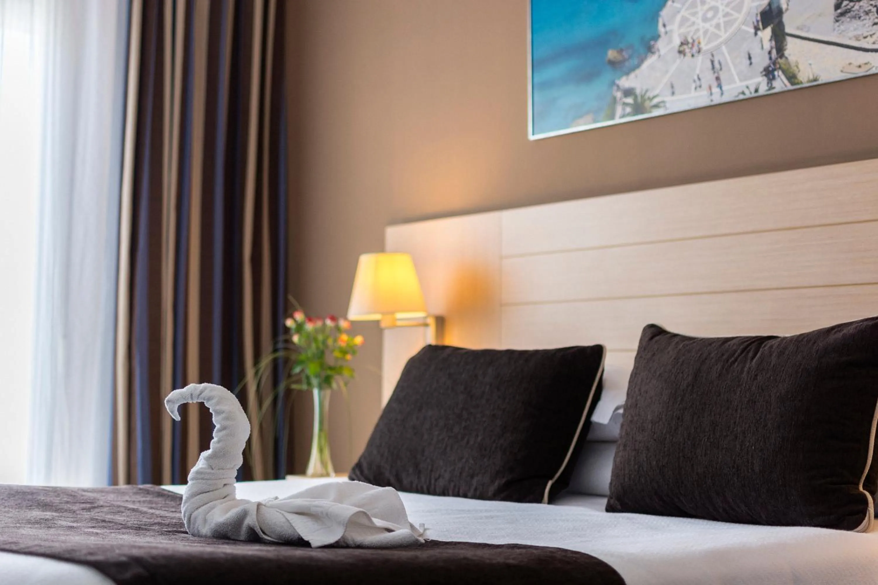 Bedroom, Bed in Mena Plaza