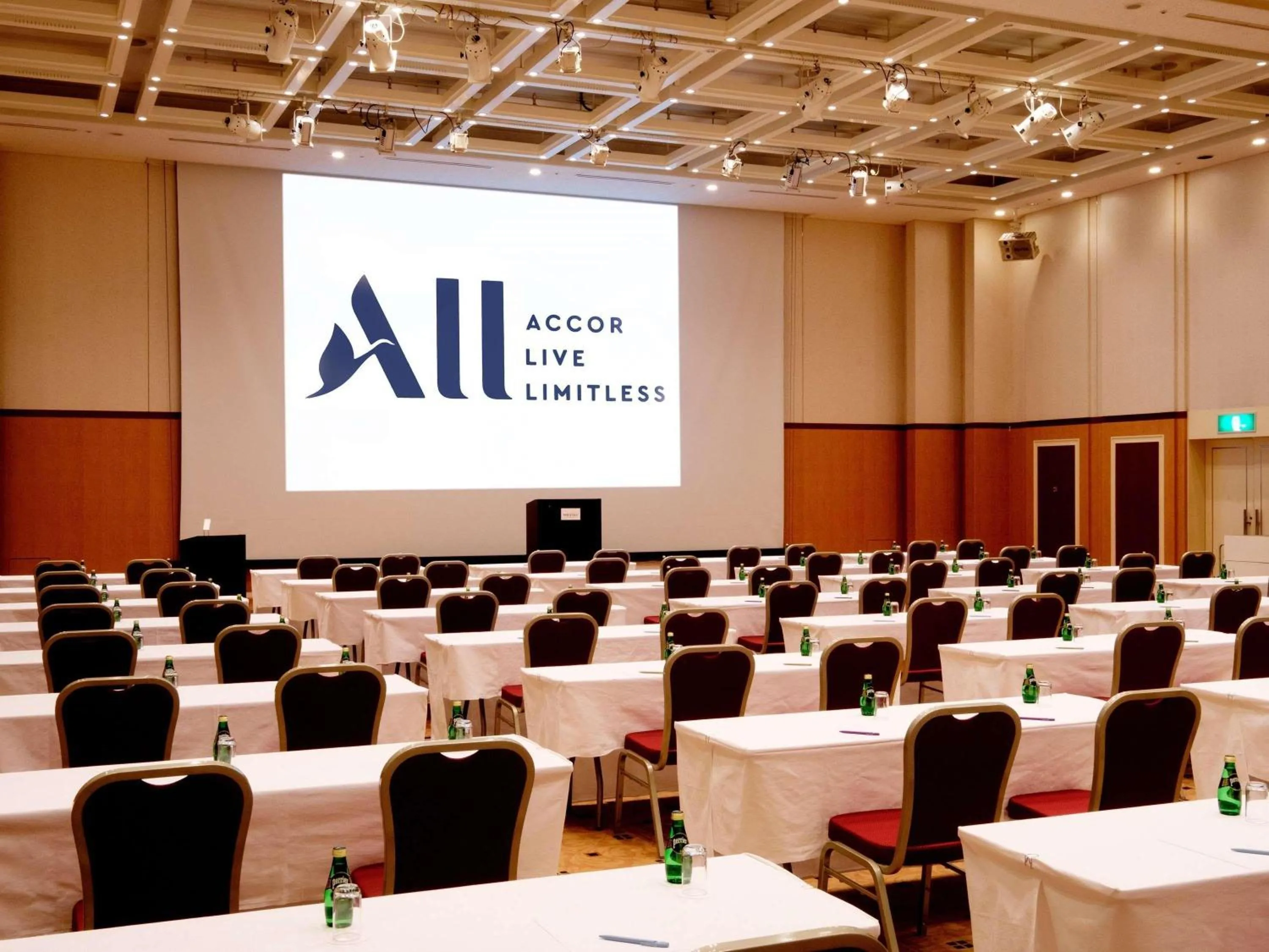 Meeting/conference room in Mercure Yokosuka