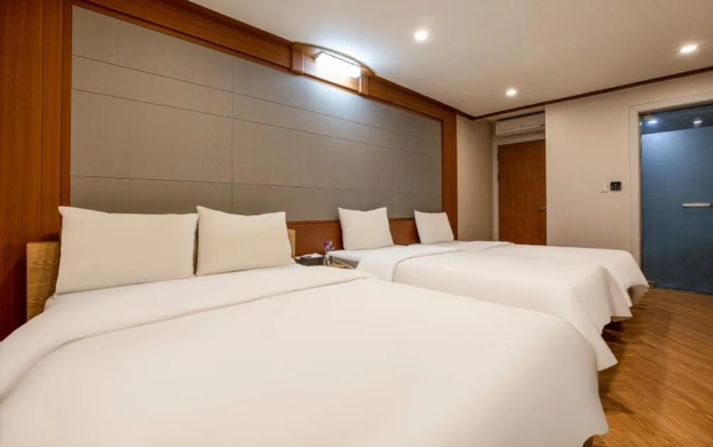 Photo of the whole room, Bed in Incheon Airtel