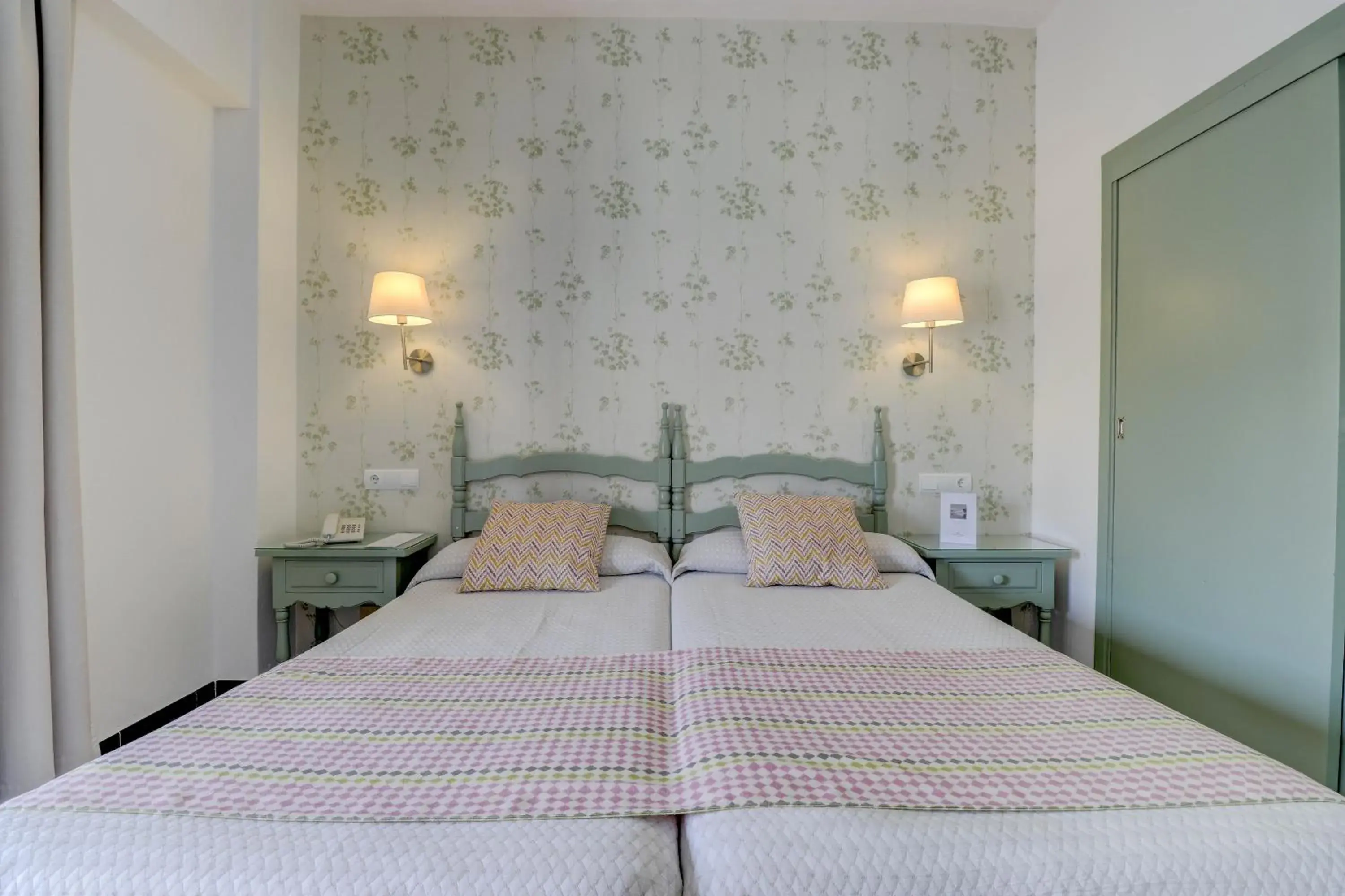 Bed in Hotel Sis Pins Bed in Hotel Sis Pins