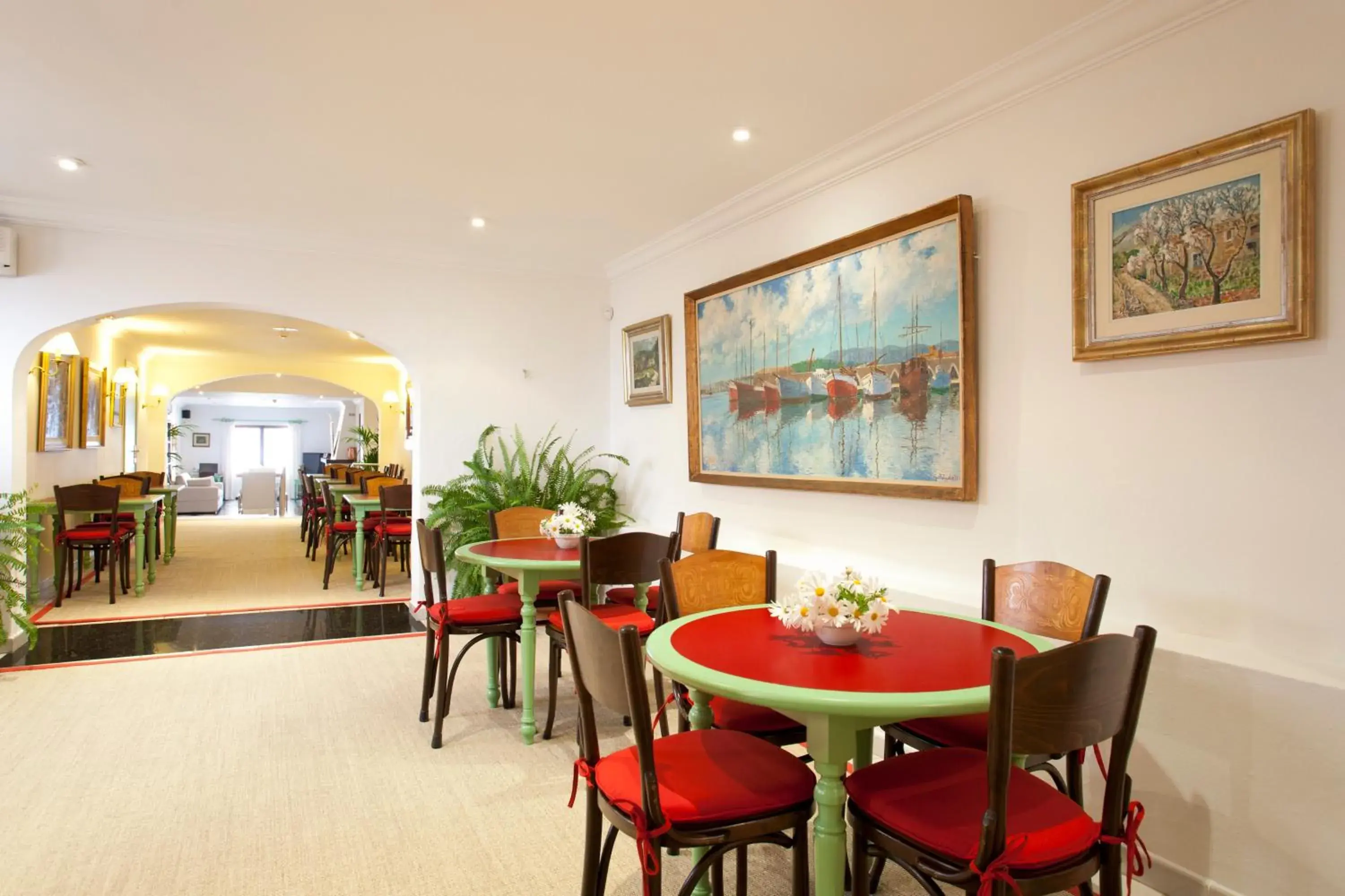 Lounge or bar in Hotel Sis Pins Lounge or bar in Hotel Sis Pins