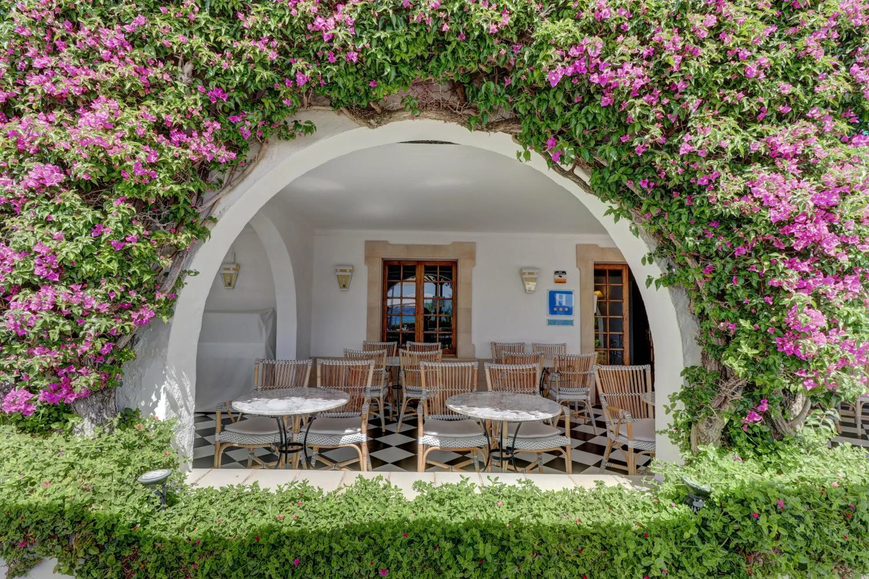 Facade/entrance in Hotel Sis Pins