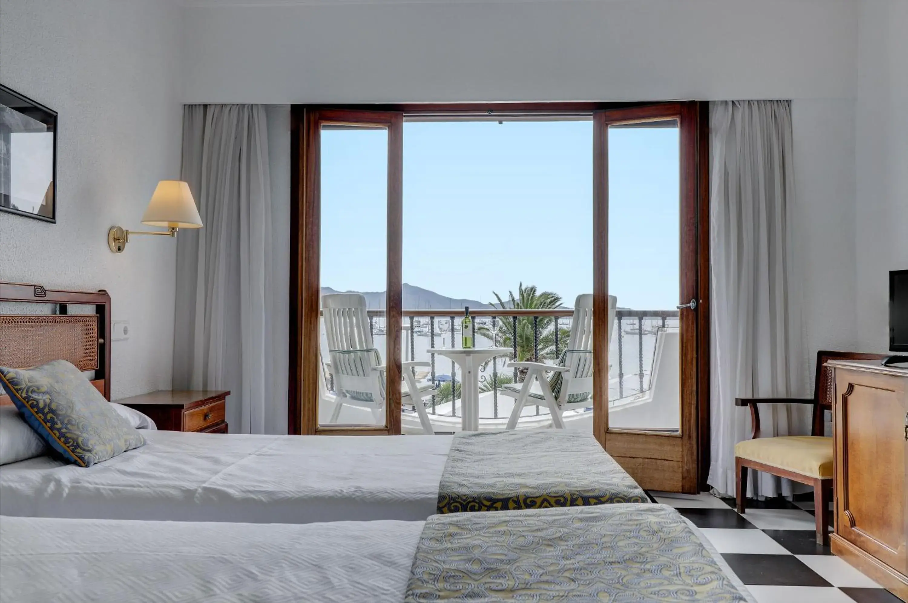 Sea view, Bed in Hotel Sis Pins Sea view, Bed in Hotel Sis Pins