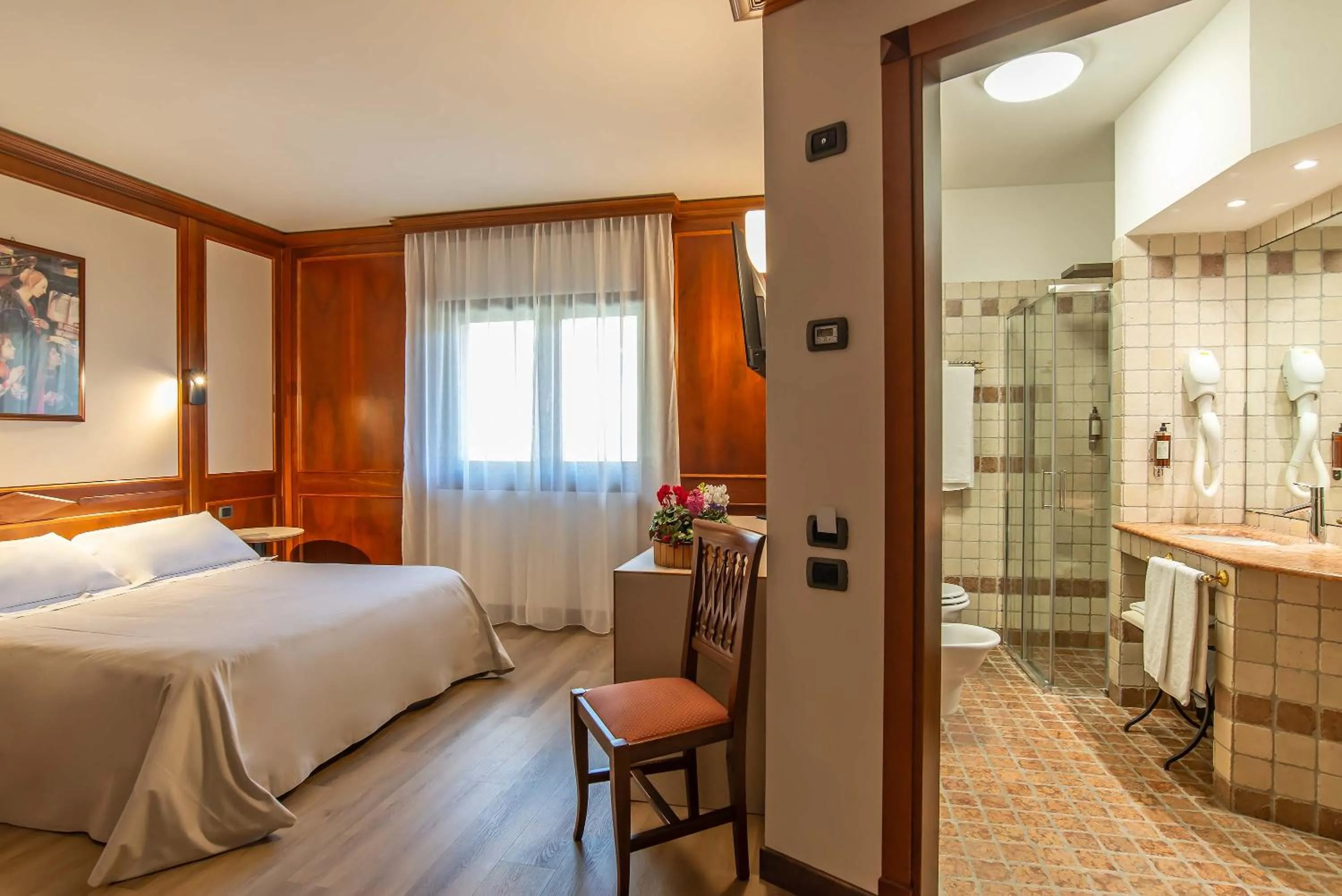 Shower, Bed in Relais Du Foyer