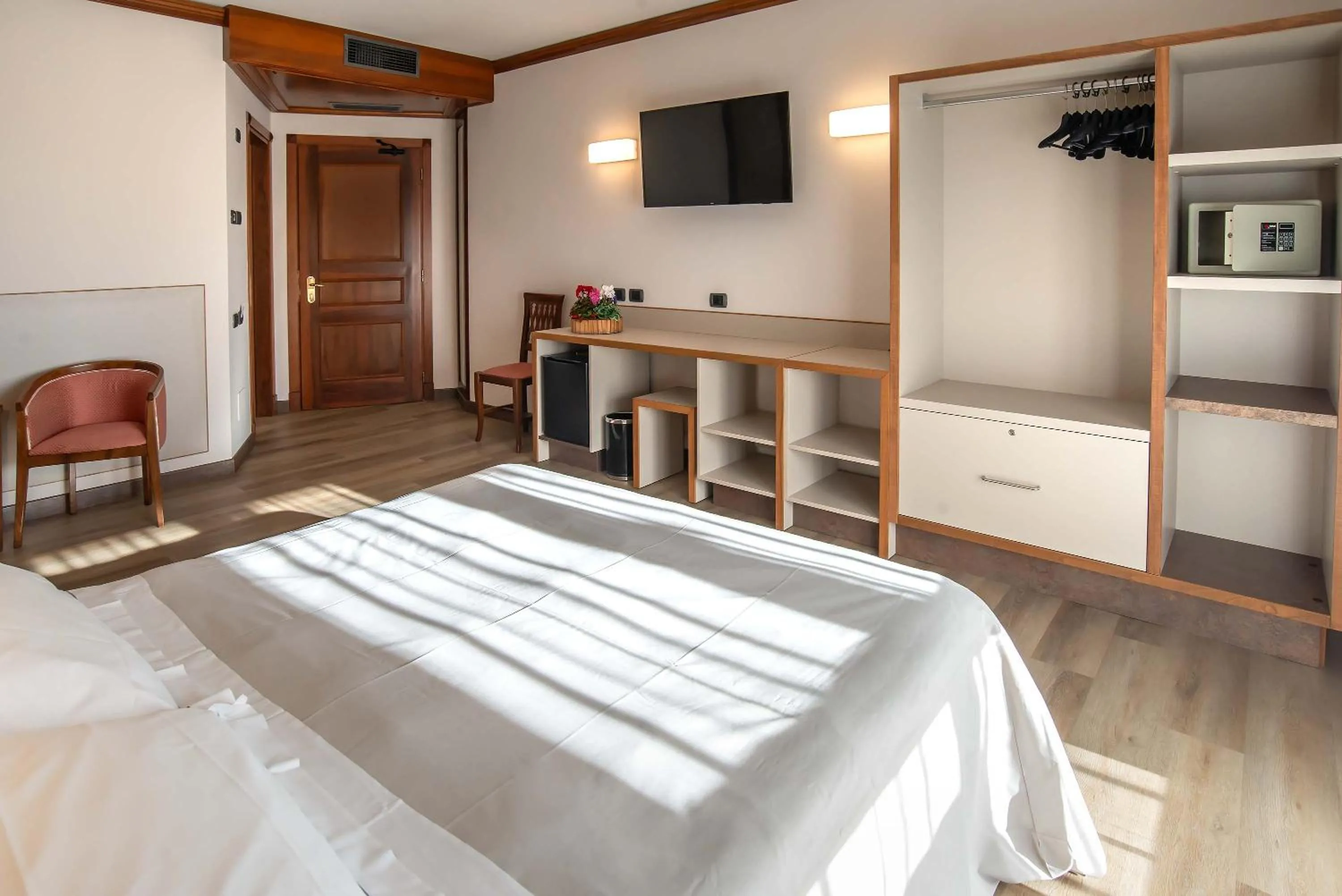 Communal lounge/ TV room, Bed in Relais Du Foyer