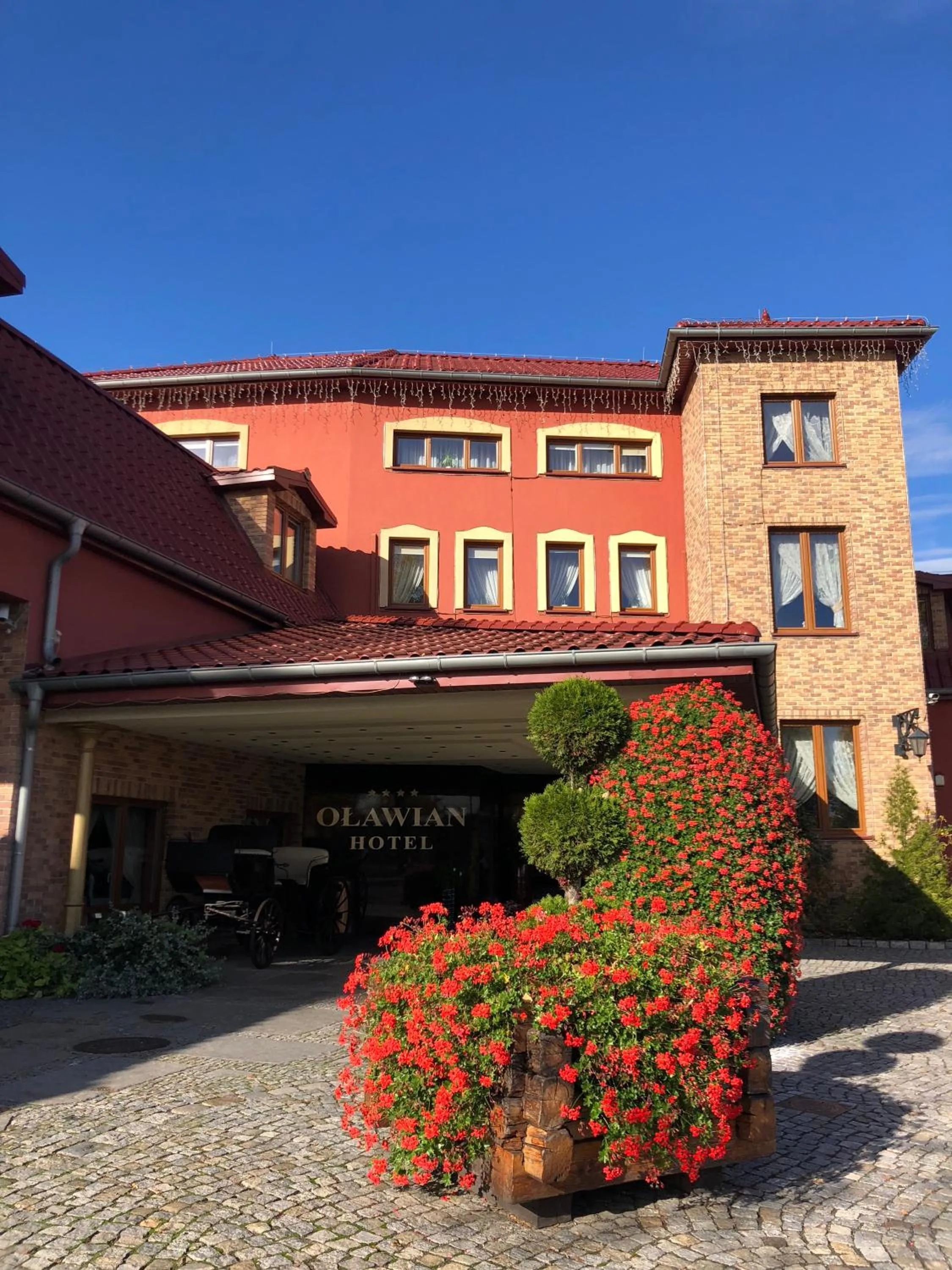 Property building in Oławian Hotel