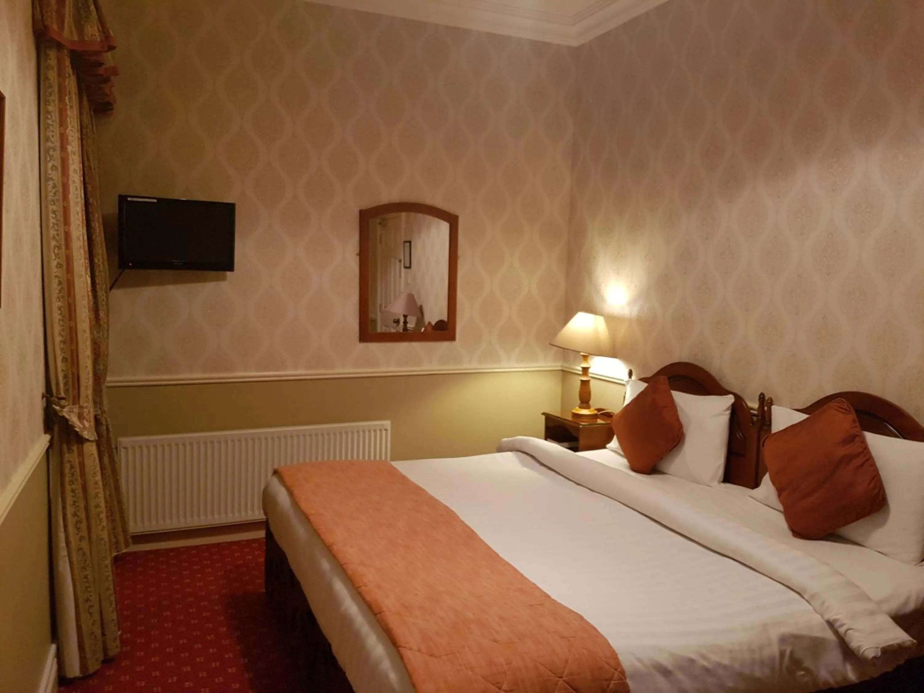 Bed in Royal Spa Hotel