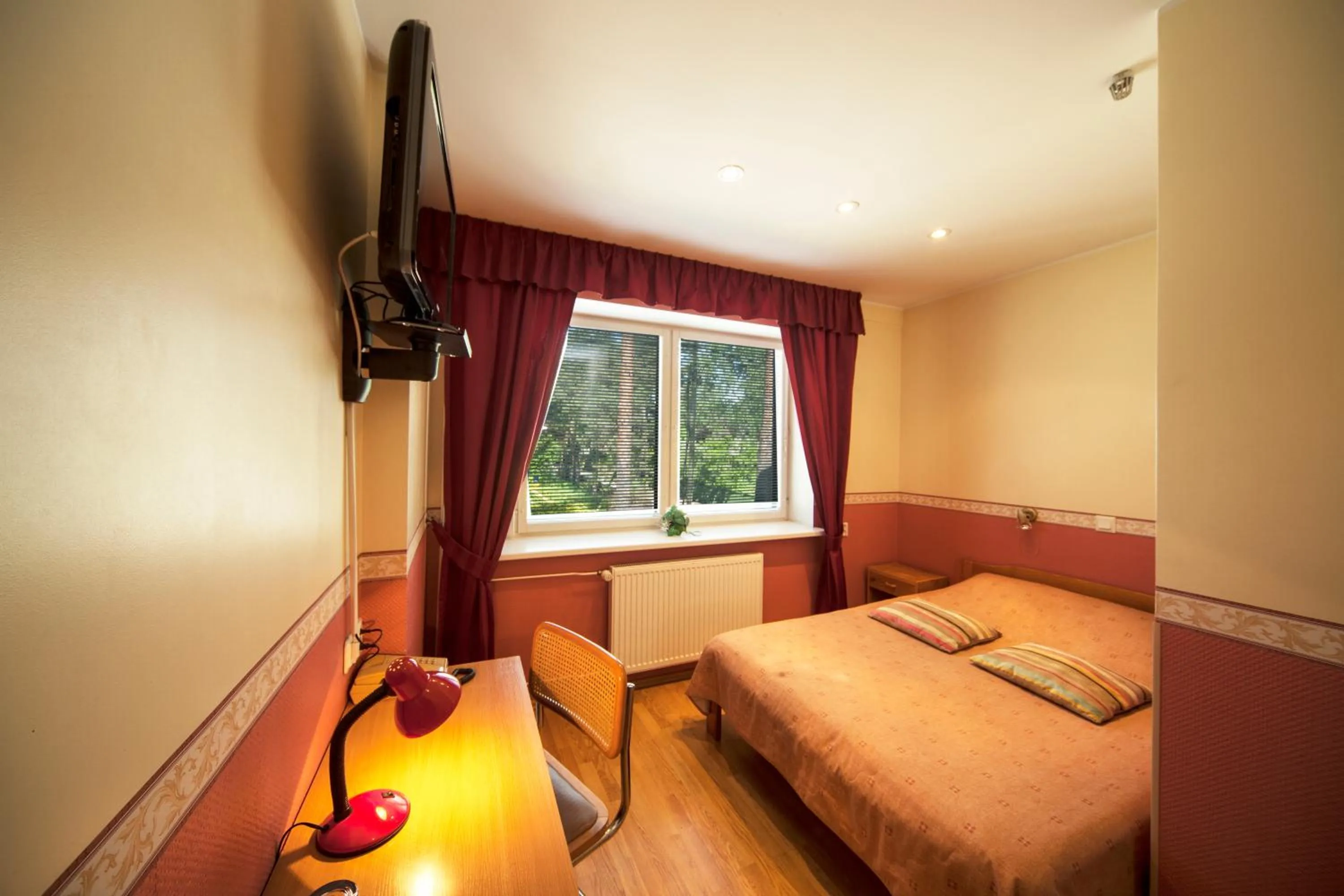 Photo of the whole room, Bed in Alexi Villa