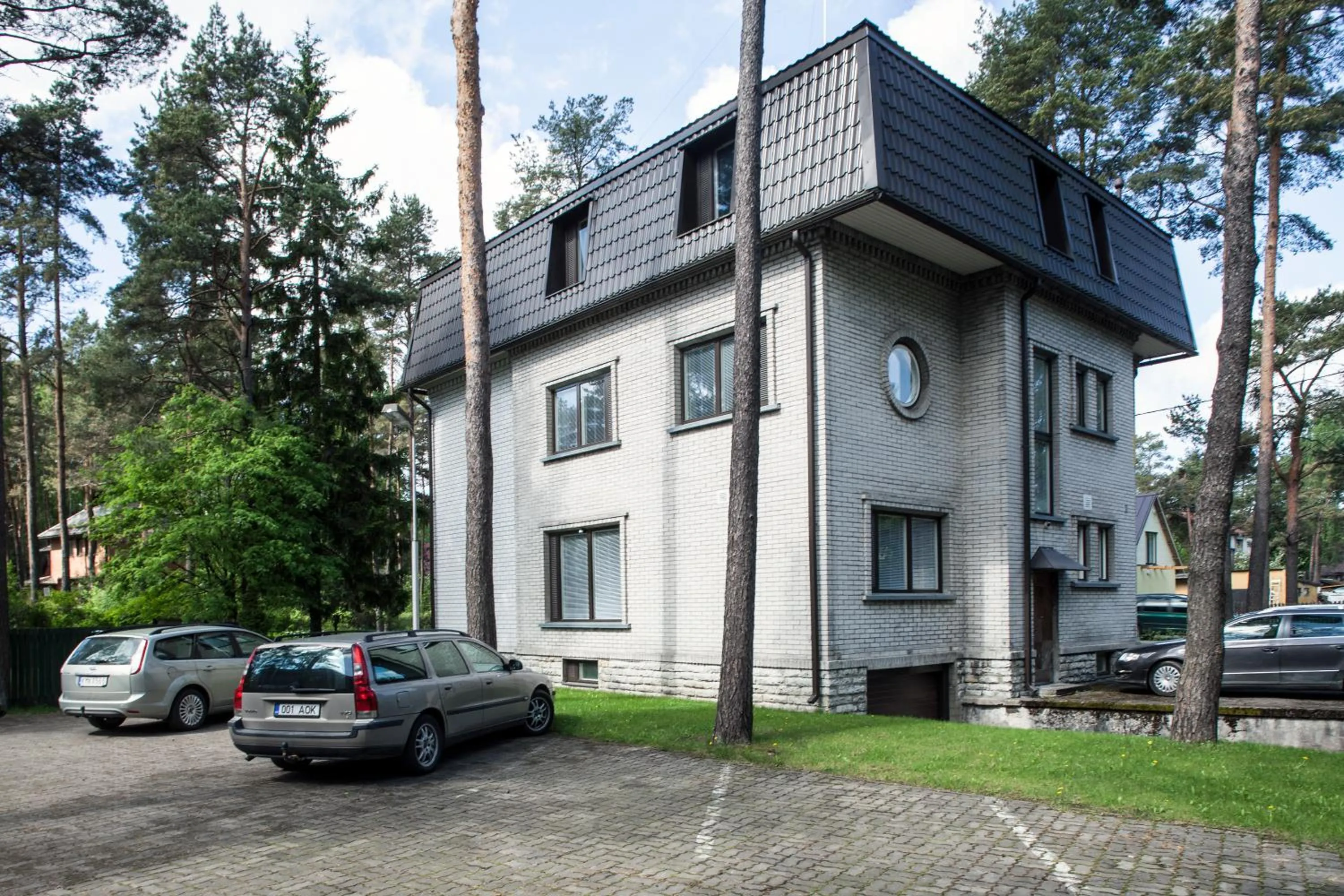 Facade/entrance in Alexi Villa