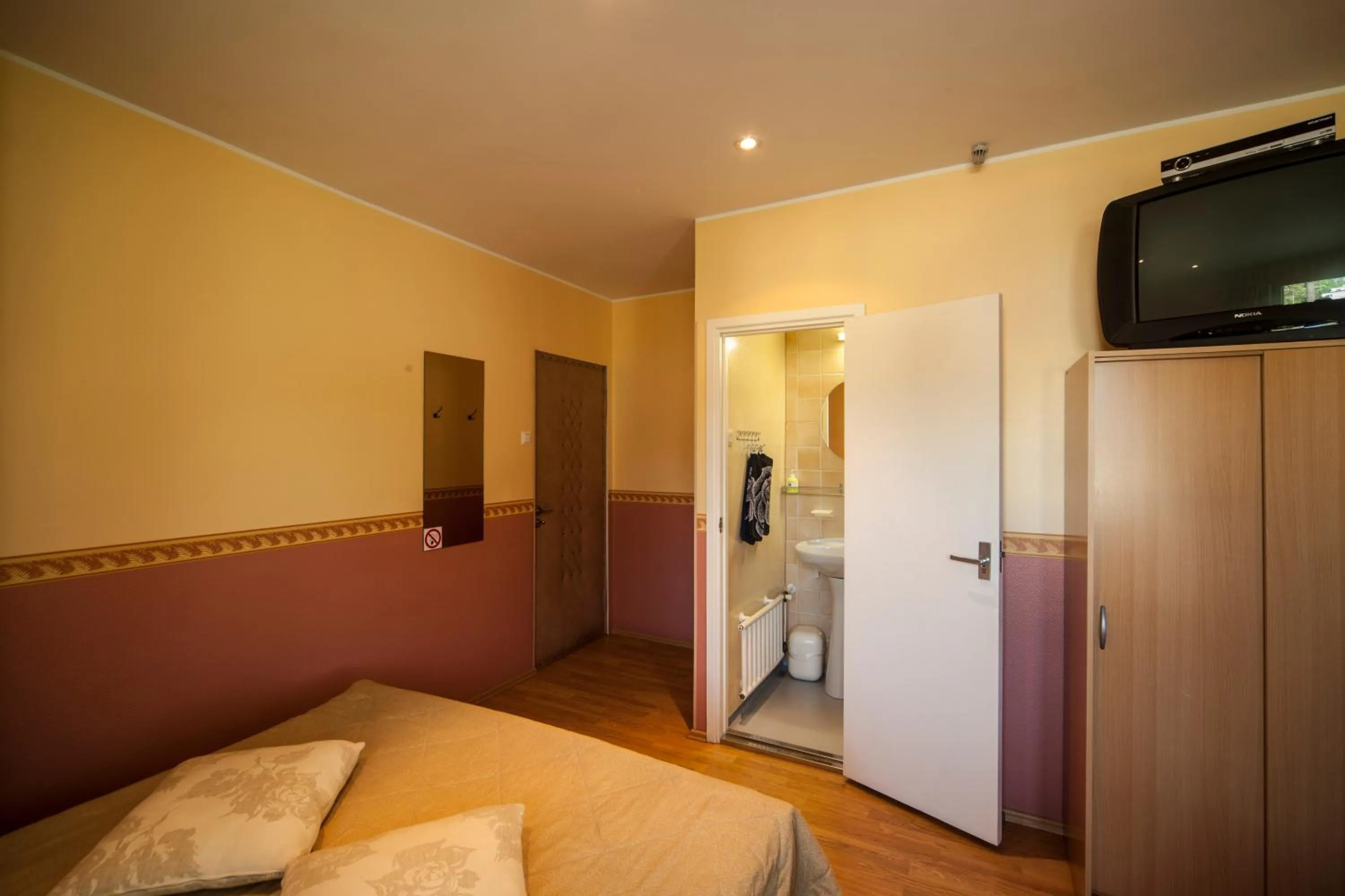 Photo of the whole room, Bed in Alexi Villa