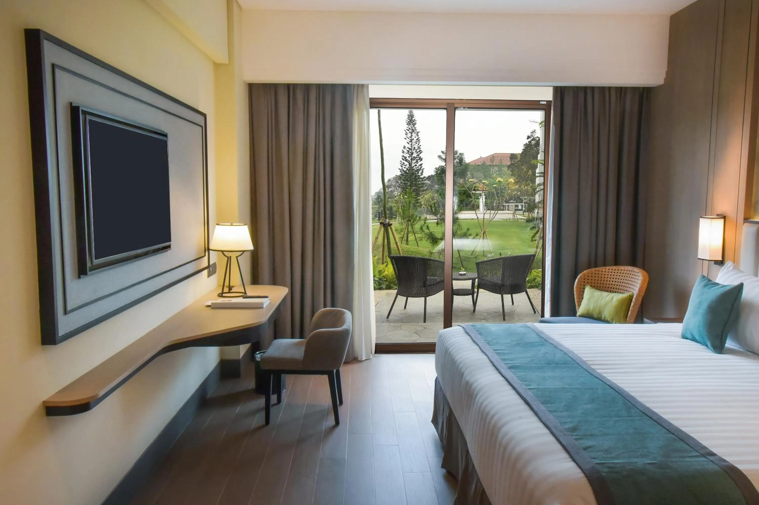 Bed in Mason Pine Hotel Bandung