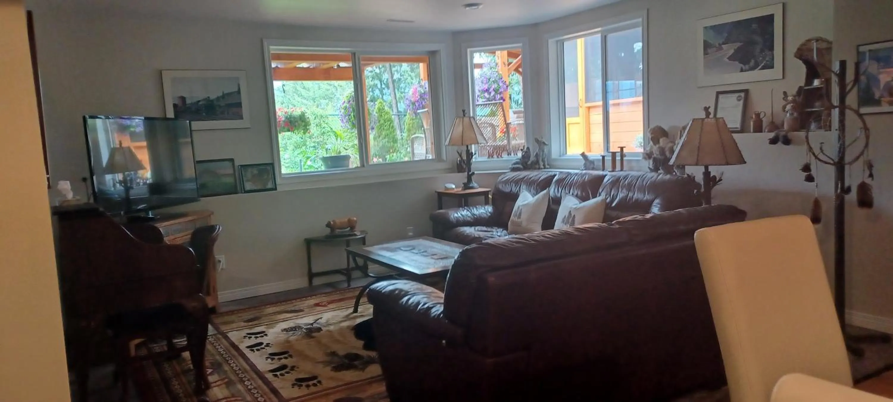 Living room in Deer Ridge B&B