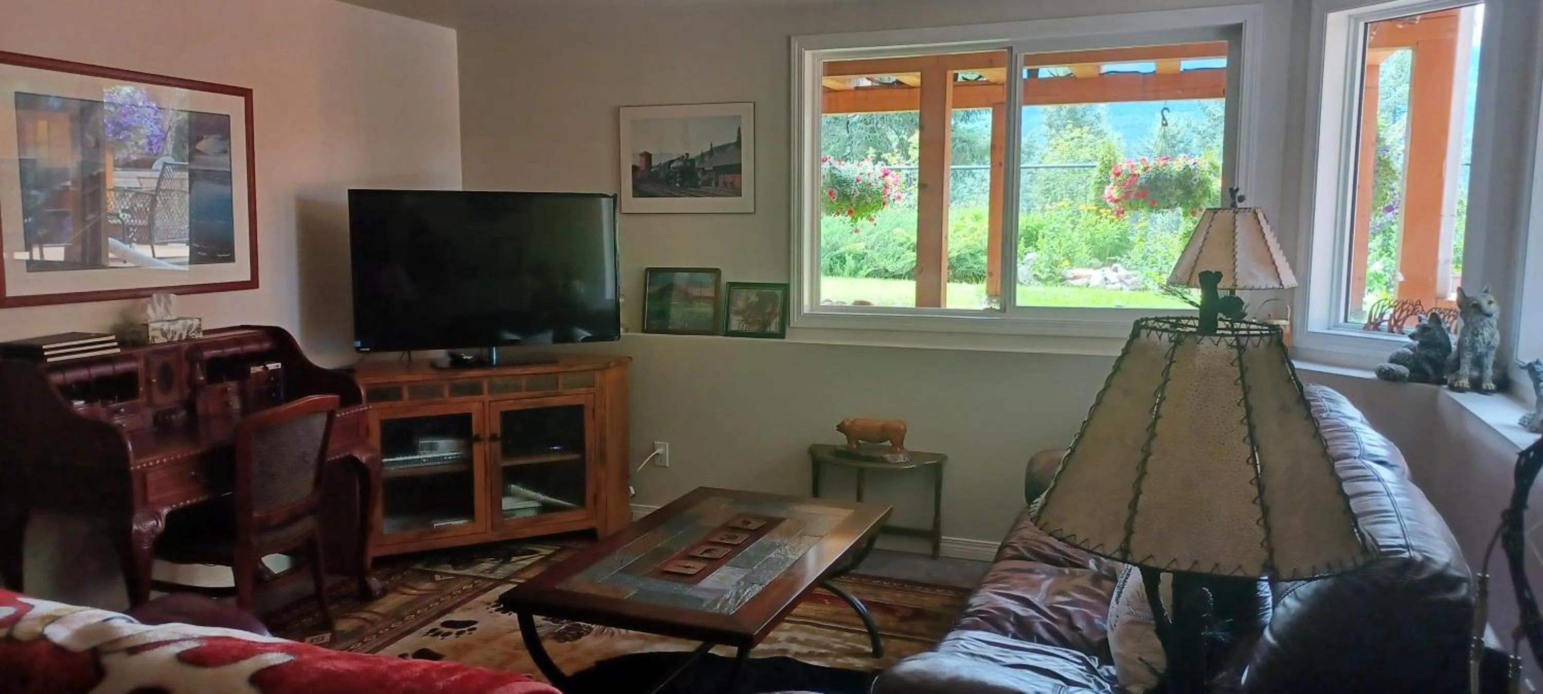 Living room in Deer Ridge B&B