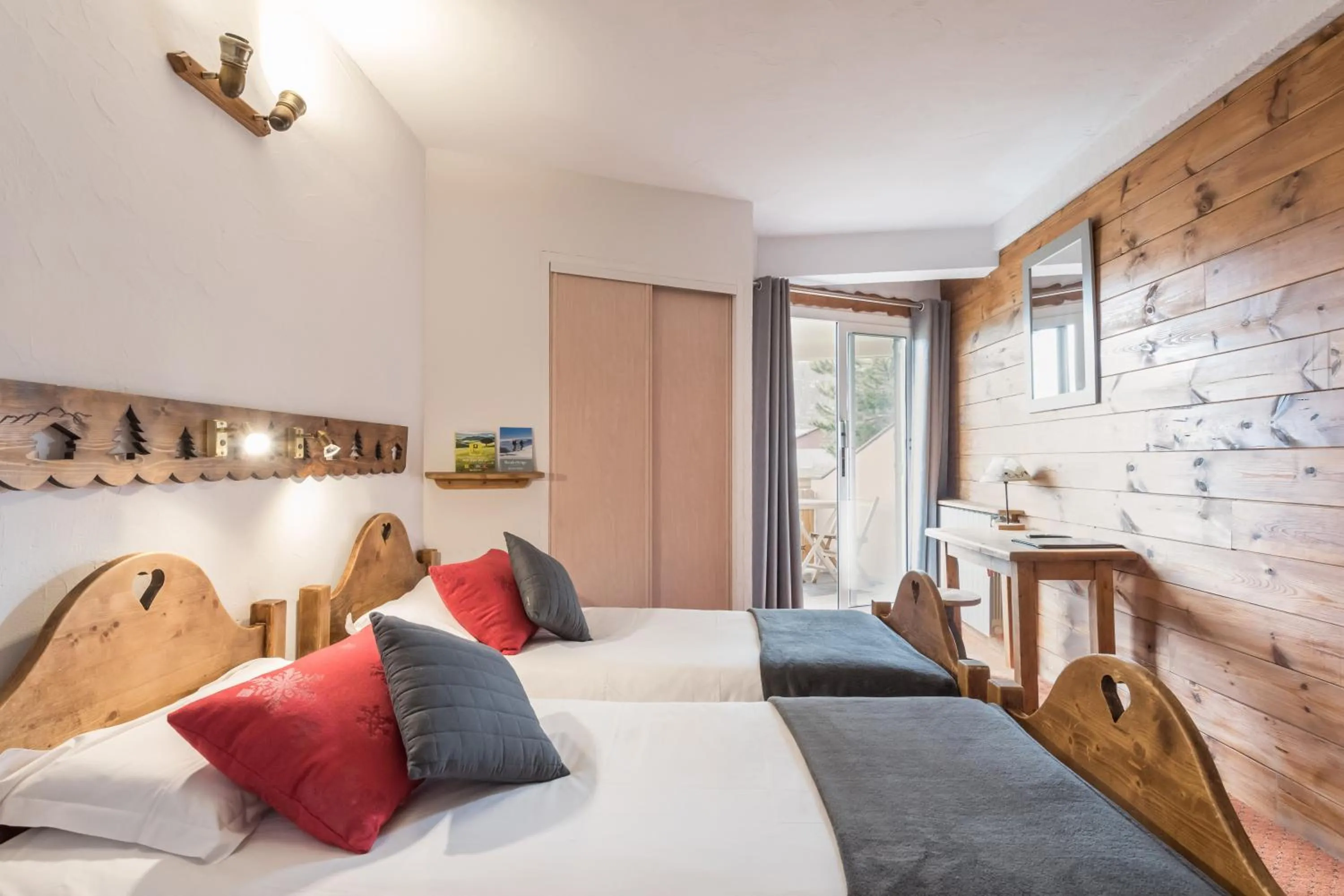 Bedroom, Bed in Hotel l'Ecureuil