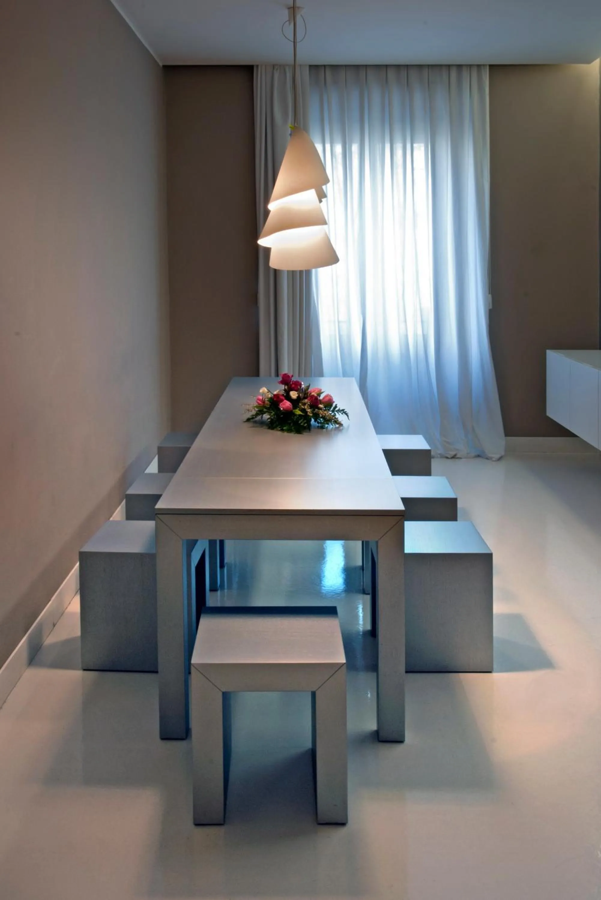 Restaurant/places to eat in House 5