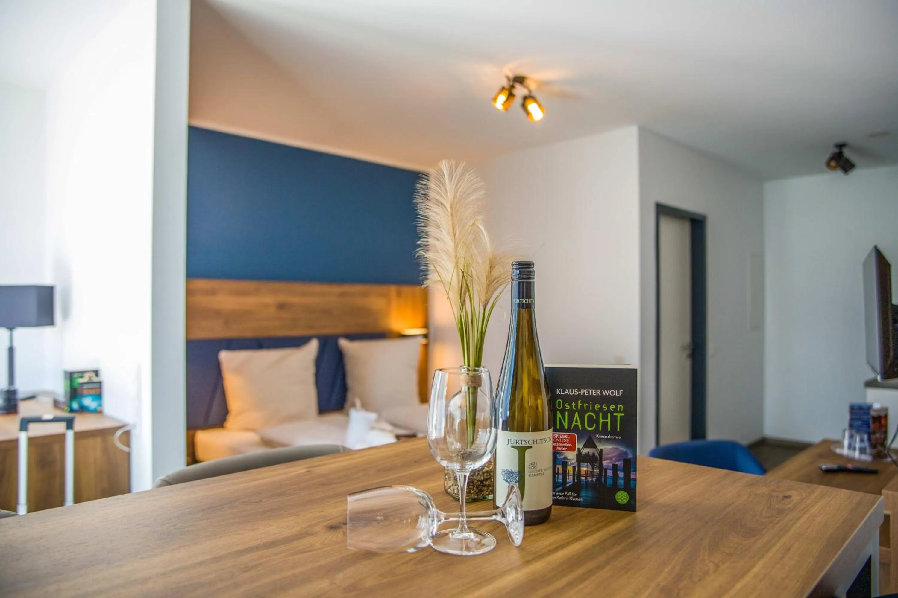 Living room, Bed in Stadthotel-Garni Smutje