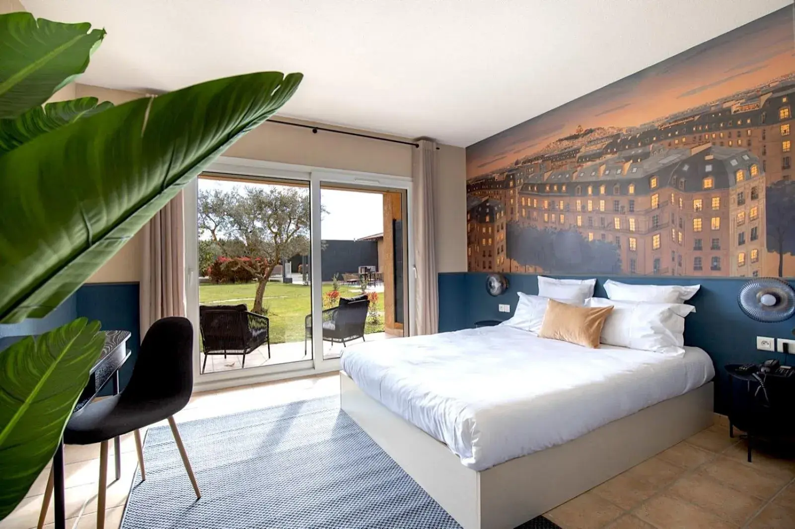 Photo of the whole room, Bed in Hôtel La Perna Photo of the whole room, Bed in Hôtel La Perna