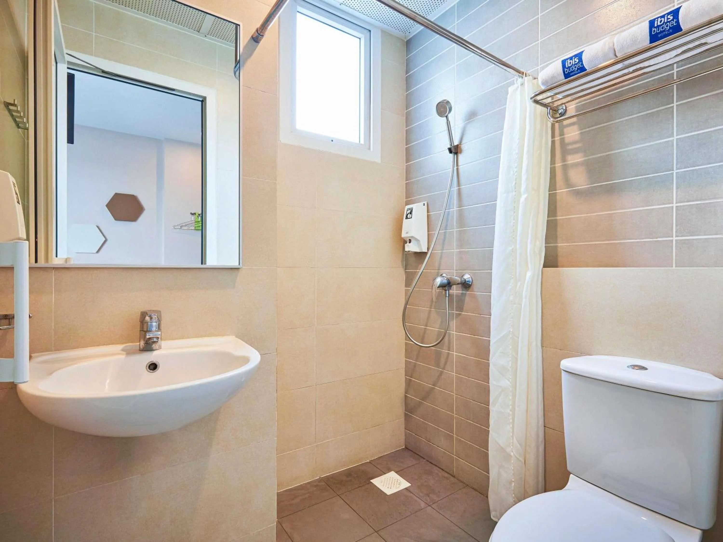 Bedroom in ibis budget Singapore Imperial