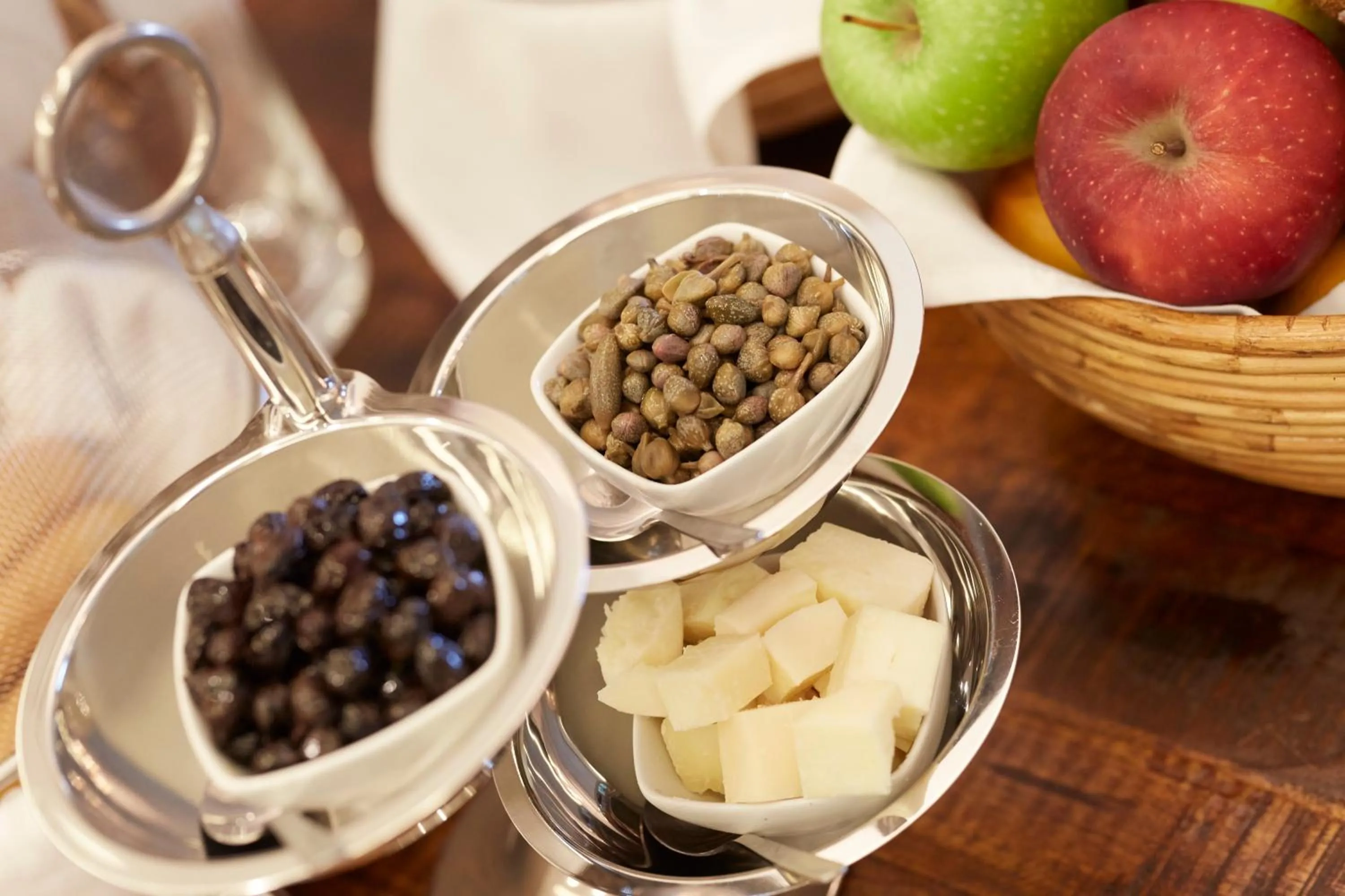 Food and drinks in Vrahos Boutique Hotel