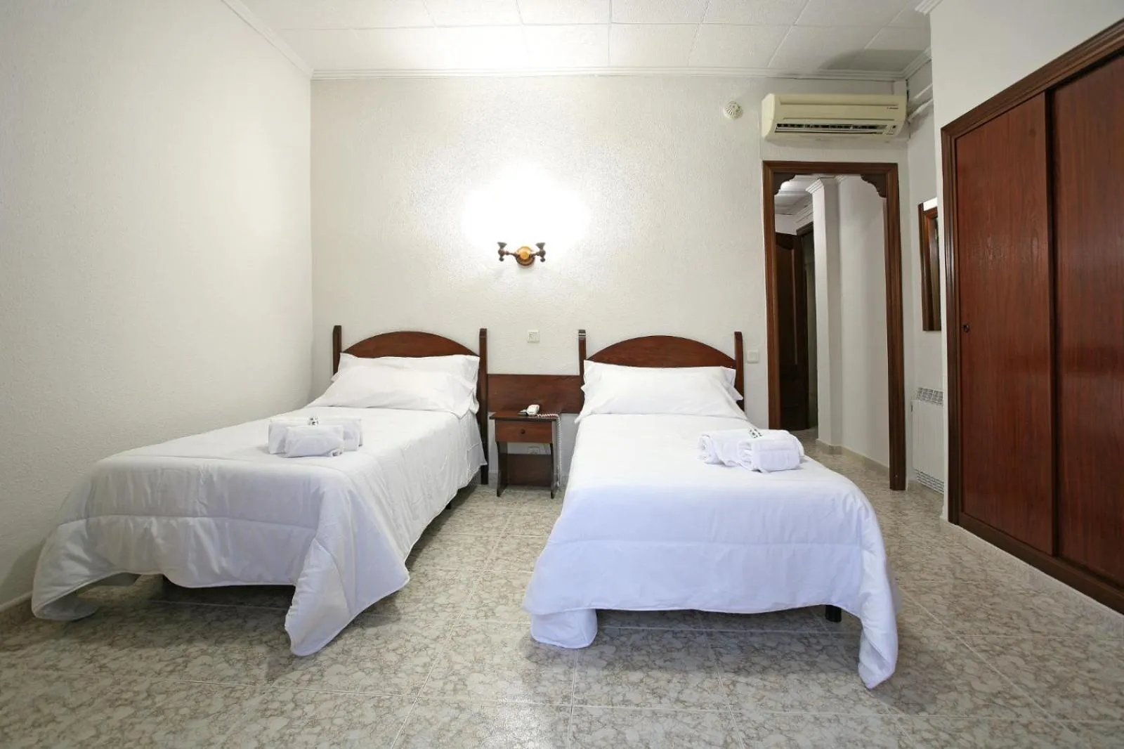 Bed in Hotel Canadá