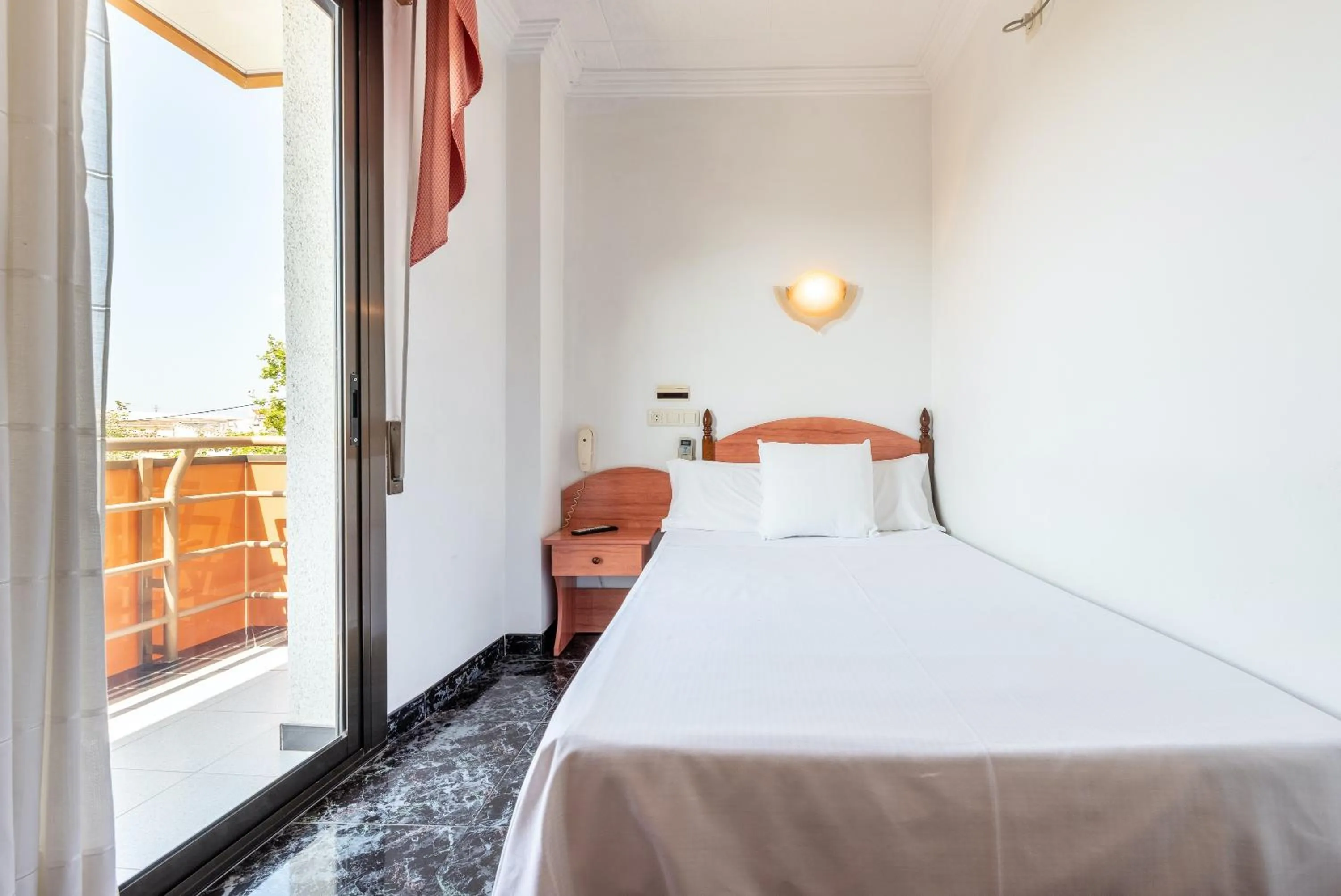 Photo of the whole room, Bed in Hotel Canadá