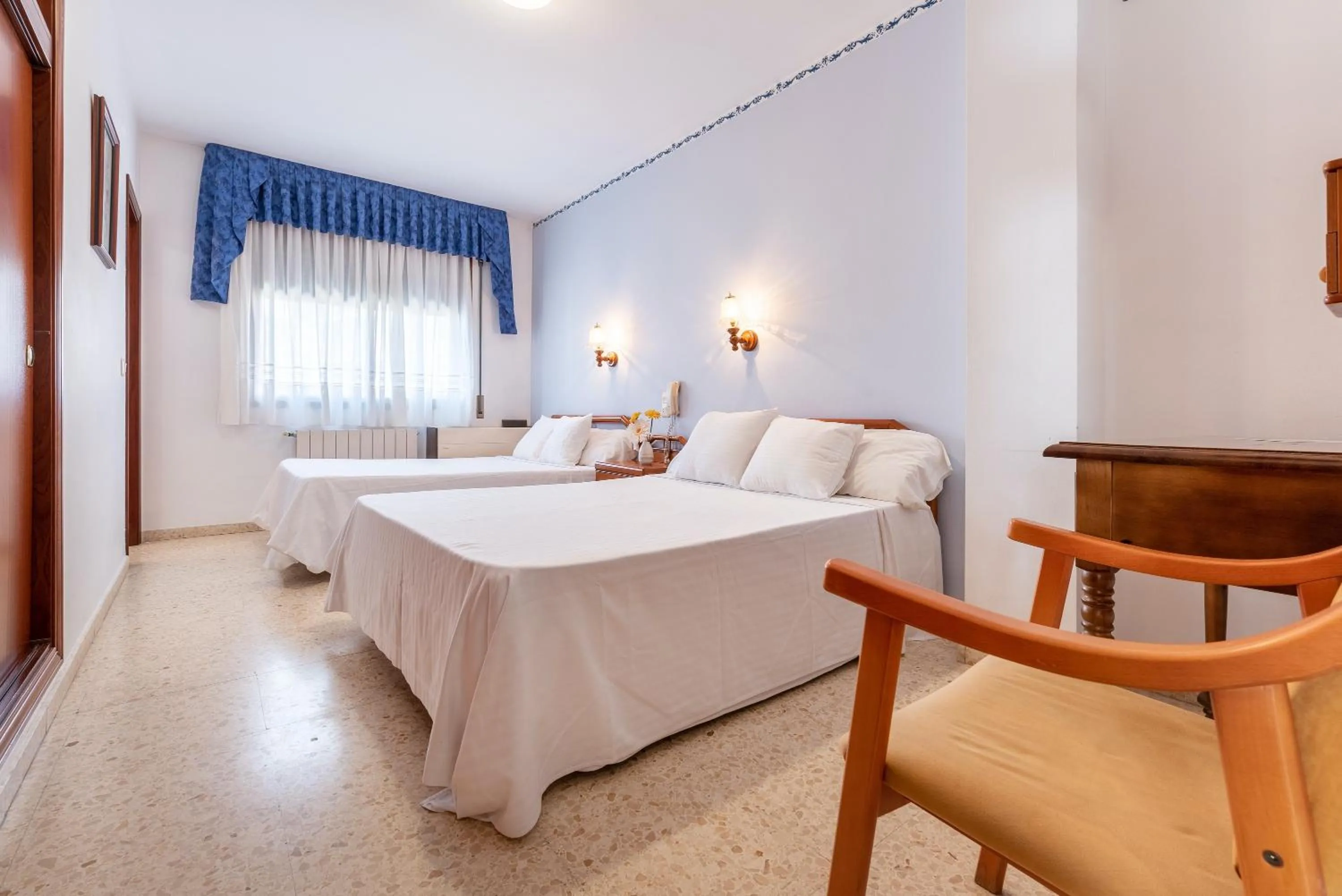 Photo of the whole room, Bed in Hotel Canadá