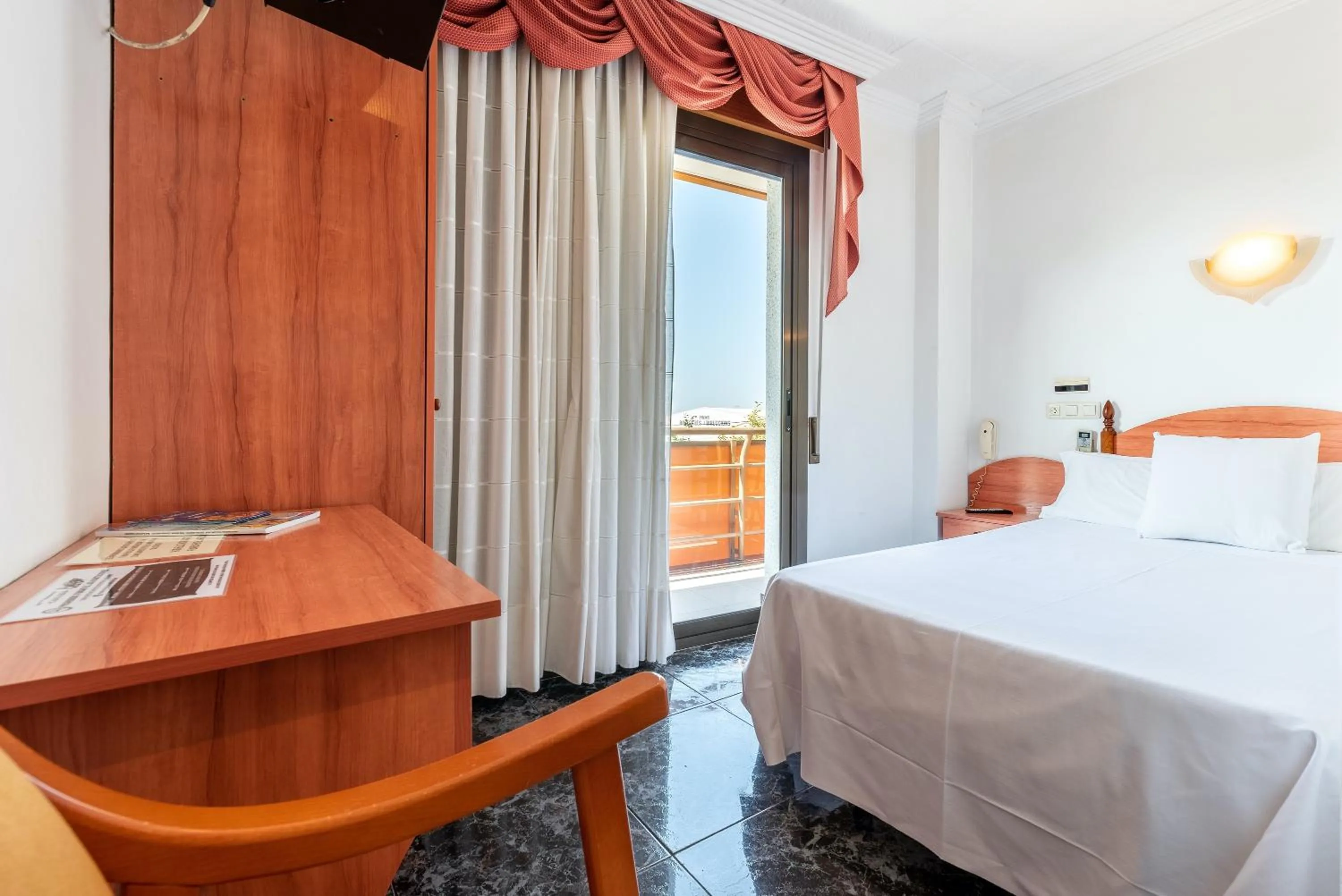 Photo of the whole room, Bed in Hotel Canadá