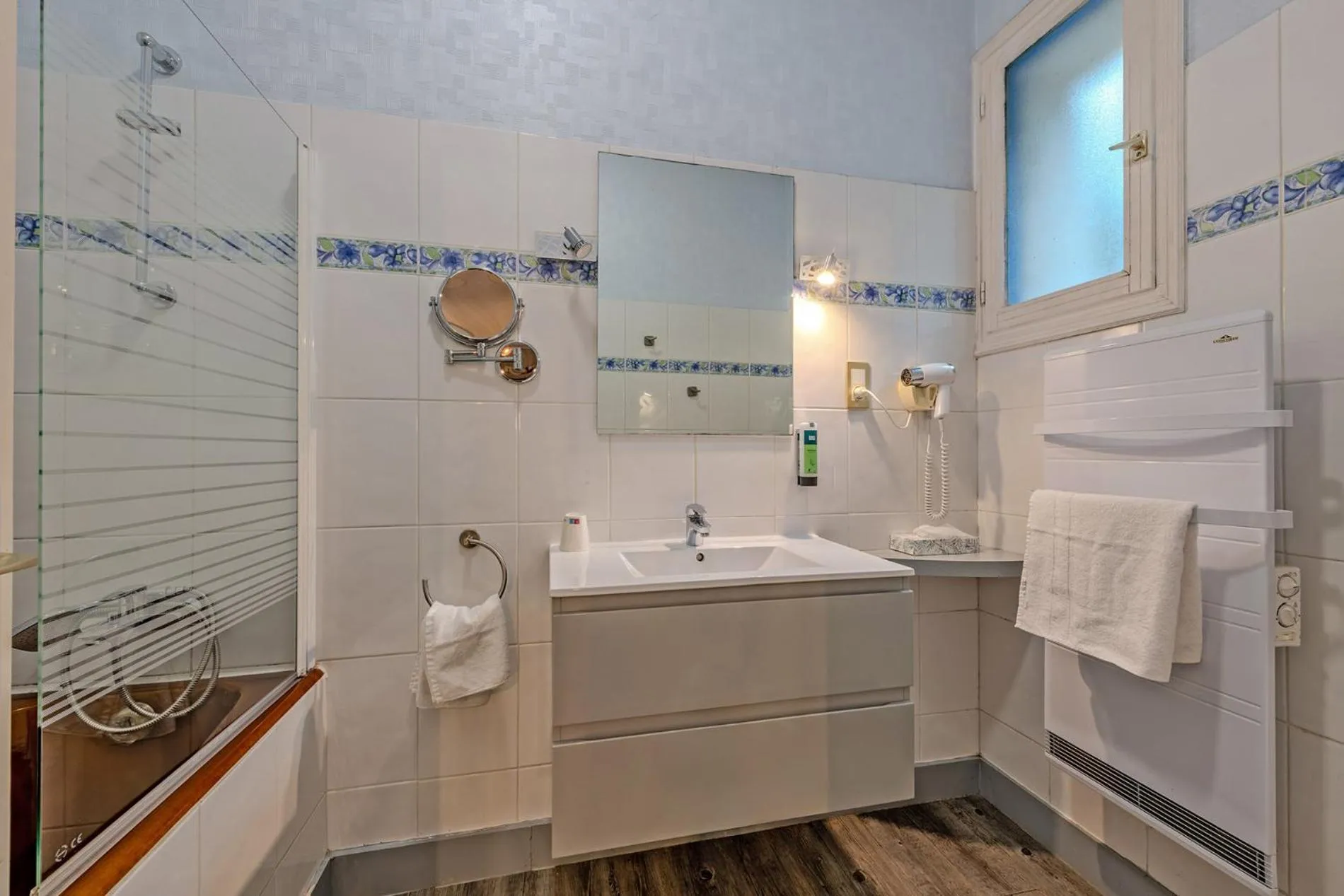 Logis Hotel De La Corniche