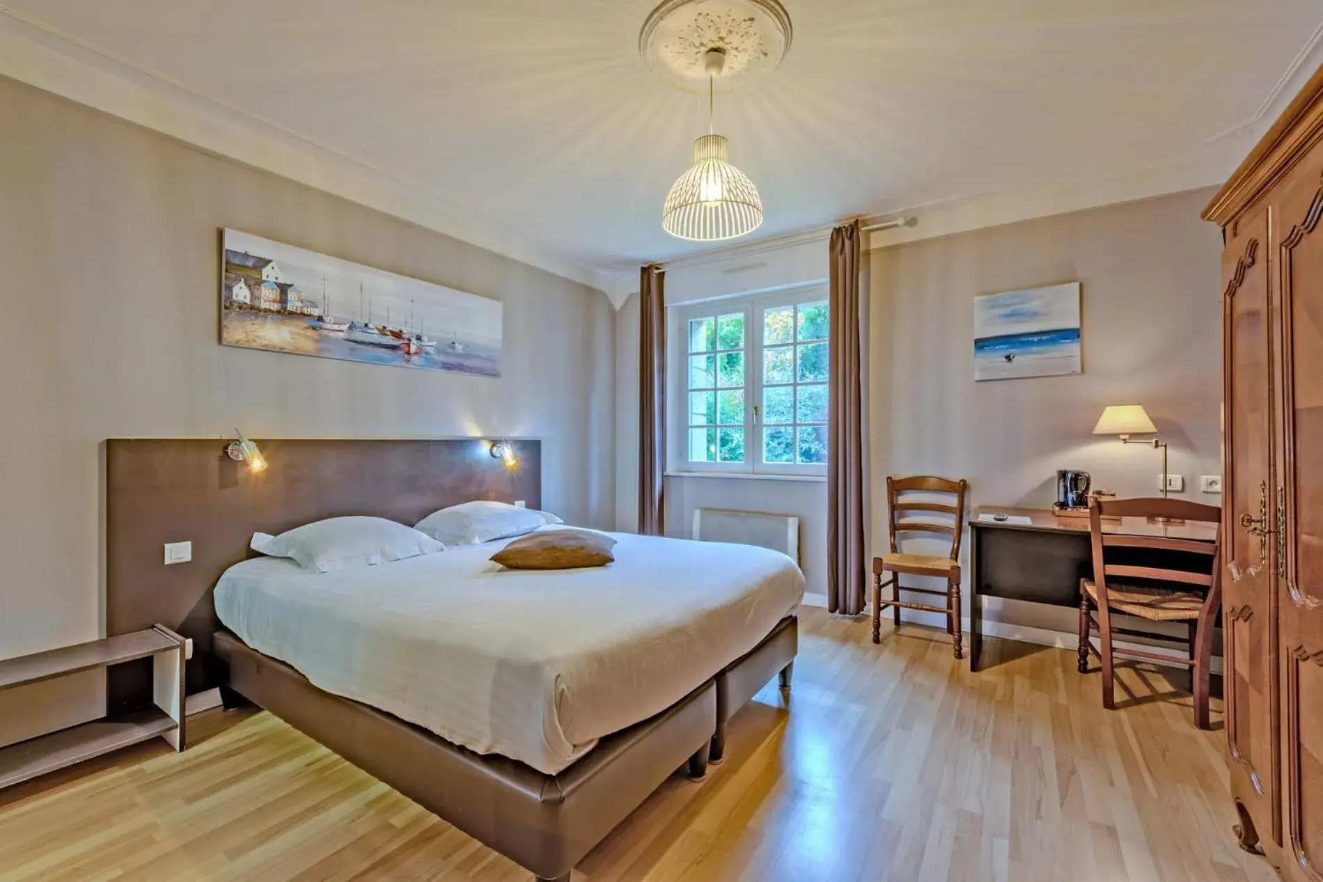 Bed in Logis Hotel De La Corniche Bed in Logis Hotel De La Corniche