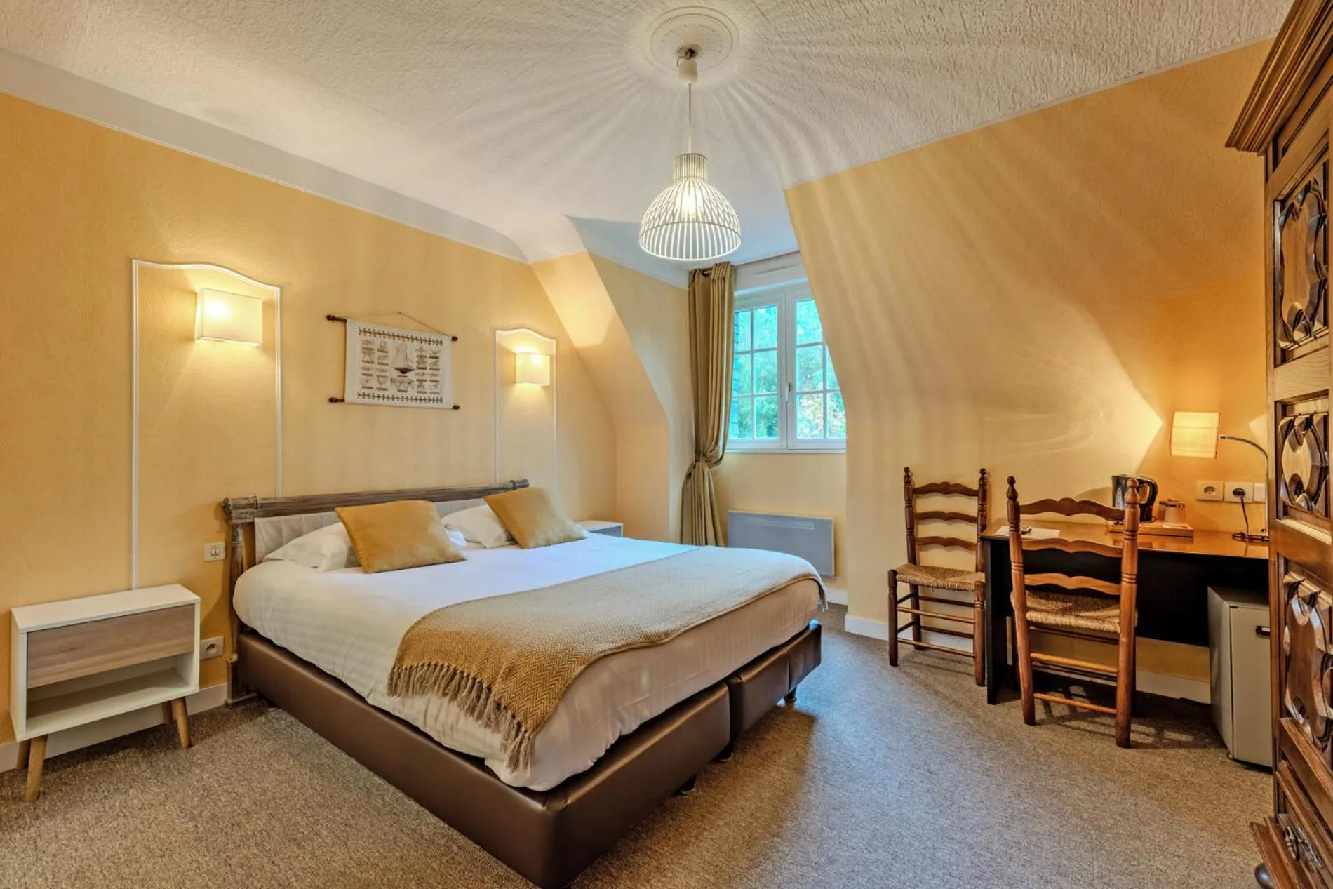 Bed in Logis Hotel De La Corniche