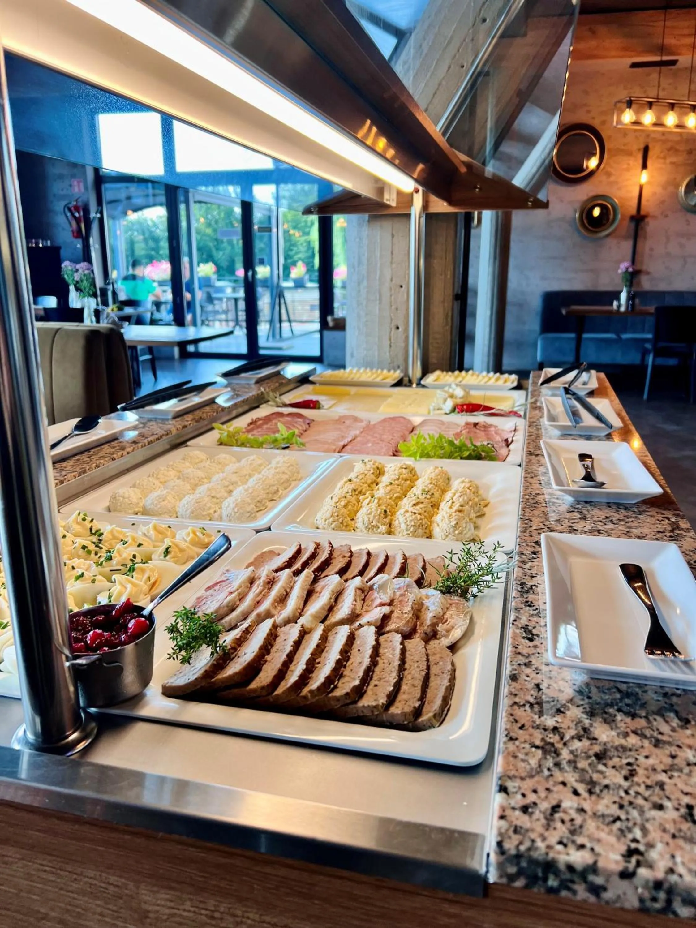 Restaurant/places to eat in Solina Resort